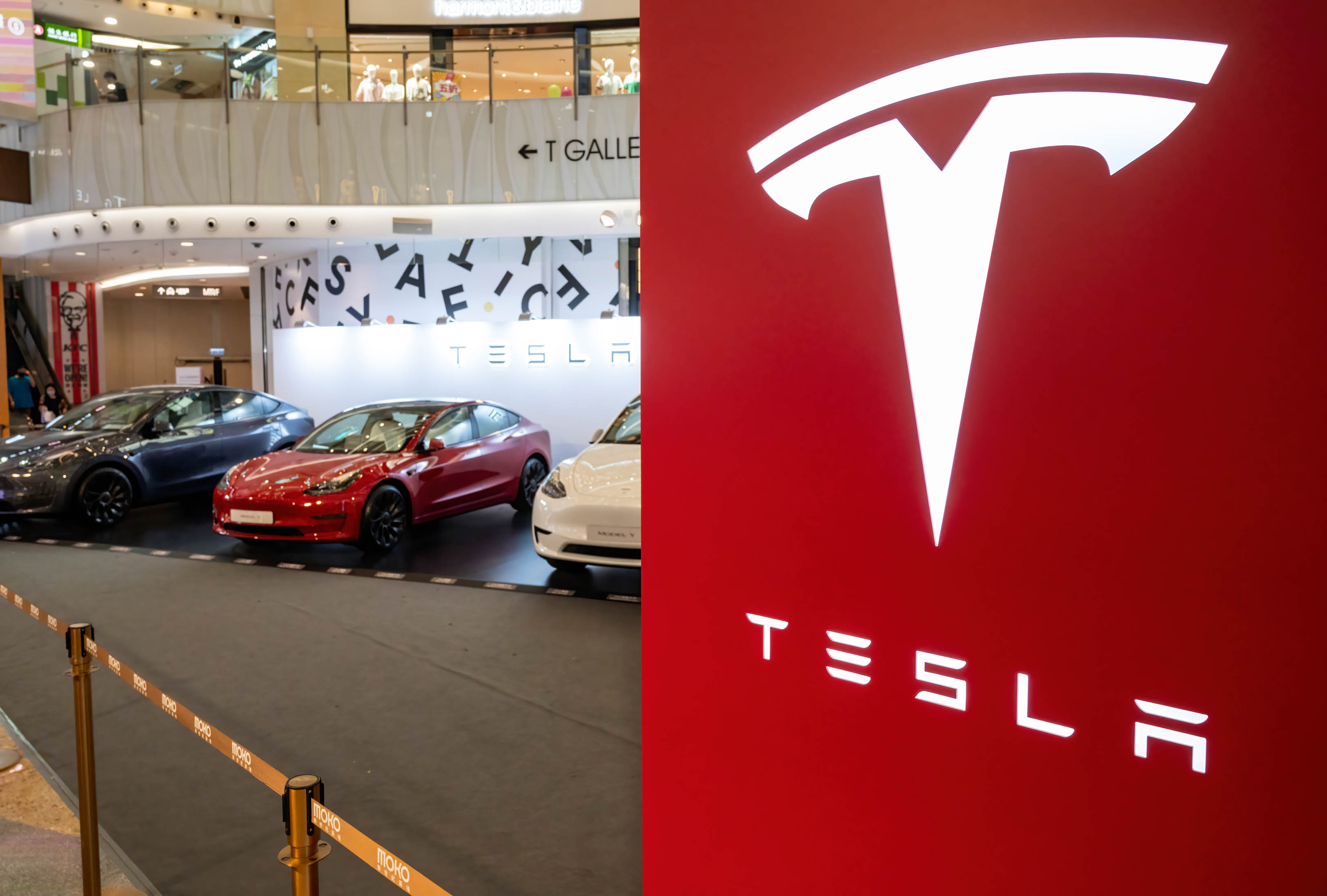 The Morning After: Tesla recalls 40,000 cars with broken
power steering