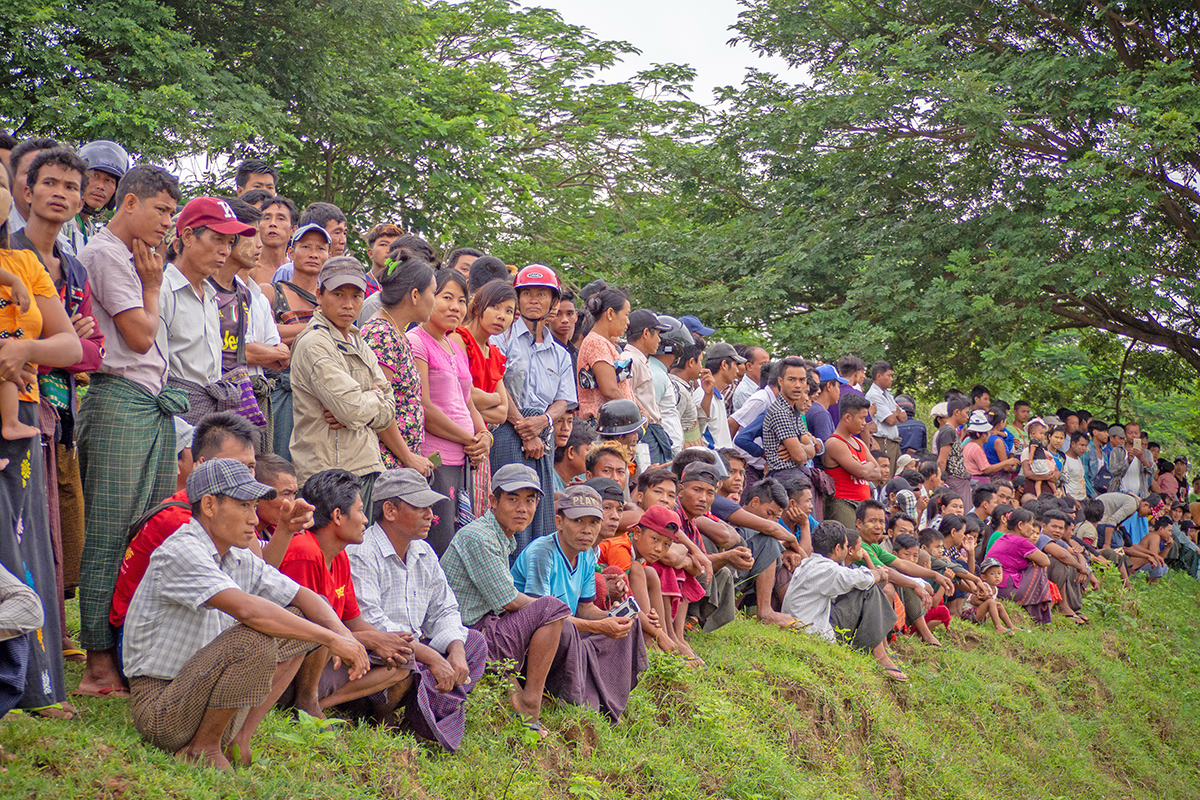 越野拉力賽道經過的村莊，村民總會出來圍觀，很多當地的人活一輩子，沒看過這麼多車經過自己的村莊