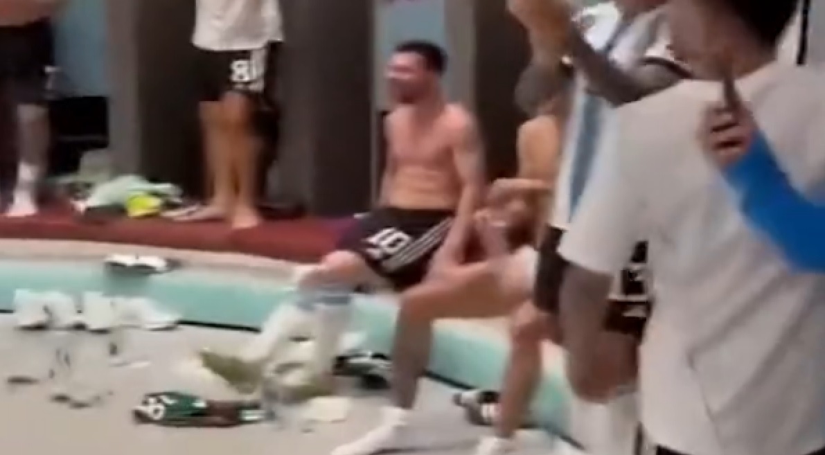 FIFA World Cup: Mexican boxer Canelo threatens Lionel Messi over dressing  room celebration video - BusinessToday