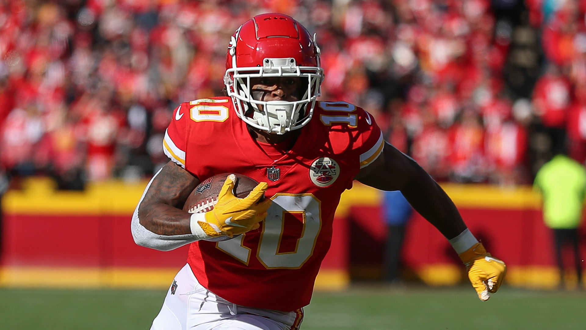 Isiah Pacheco injury: Chiefs RB hobbles off field in Week 1 vs. Lions, but  returns to game - DraftKings Network