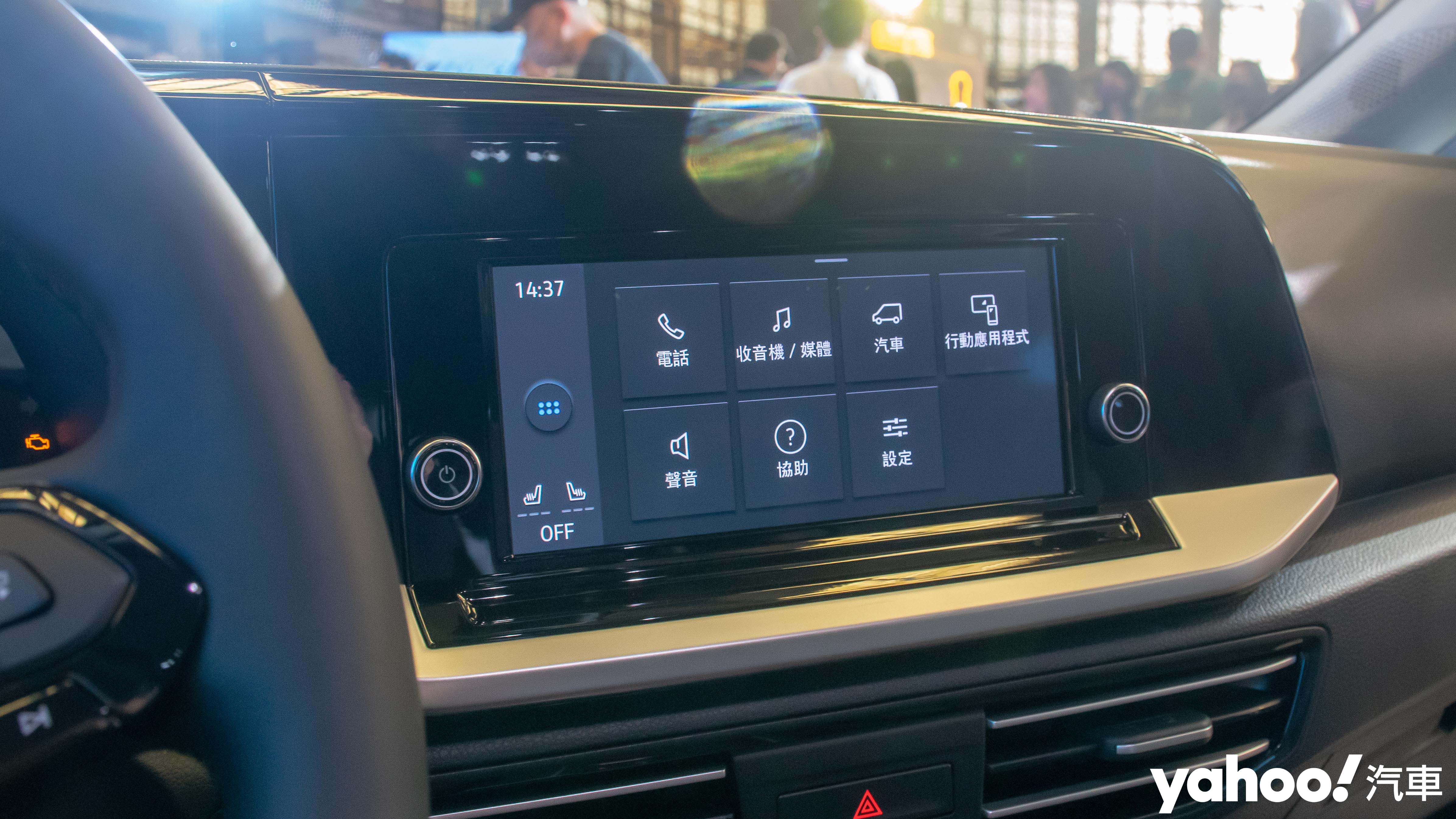不只配備品牌以引為傲同級的Ford Co-Pilot360TM Technology全方位智駕領航科技，車系也標配七具安全輔助氣囊。