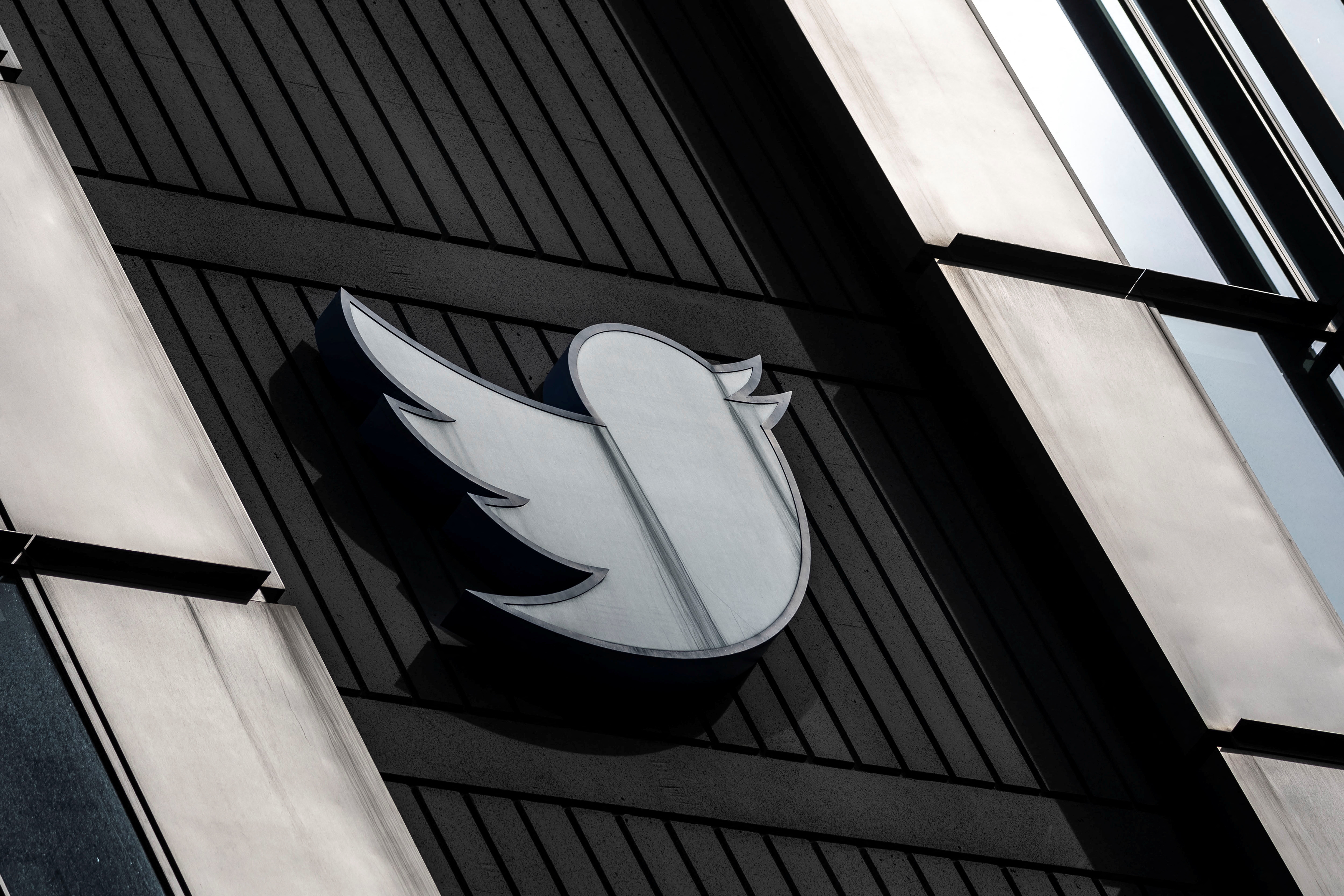 Twitter reportedly cuts contract workforce following mass layoffs | Engadget