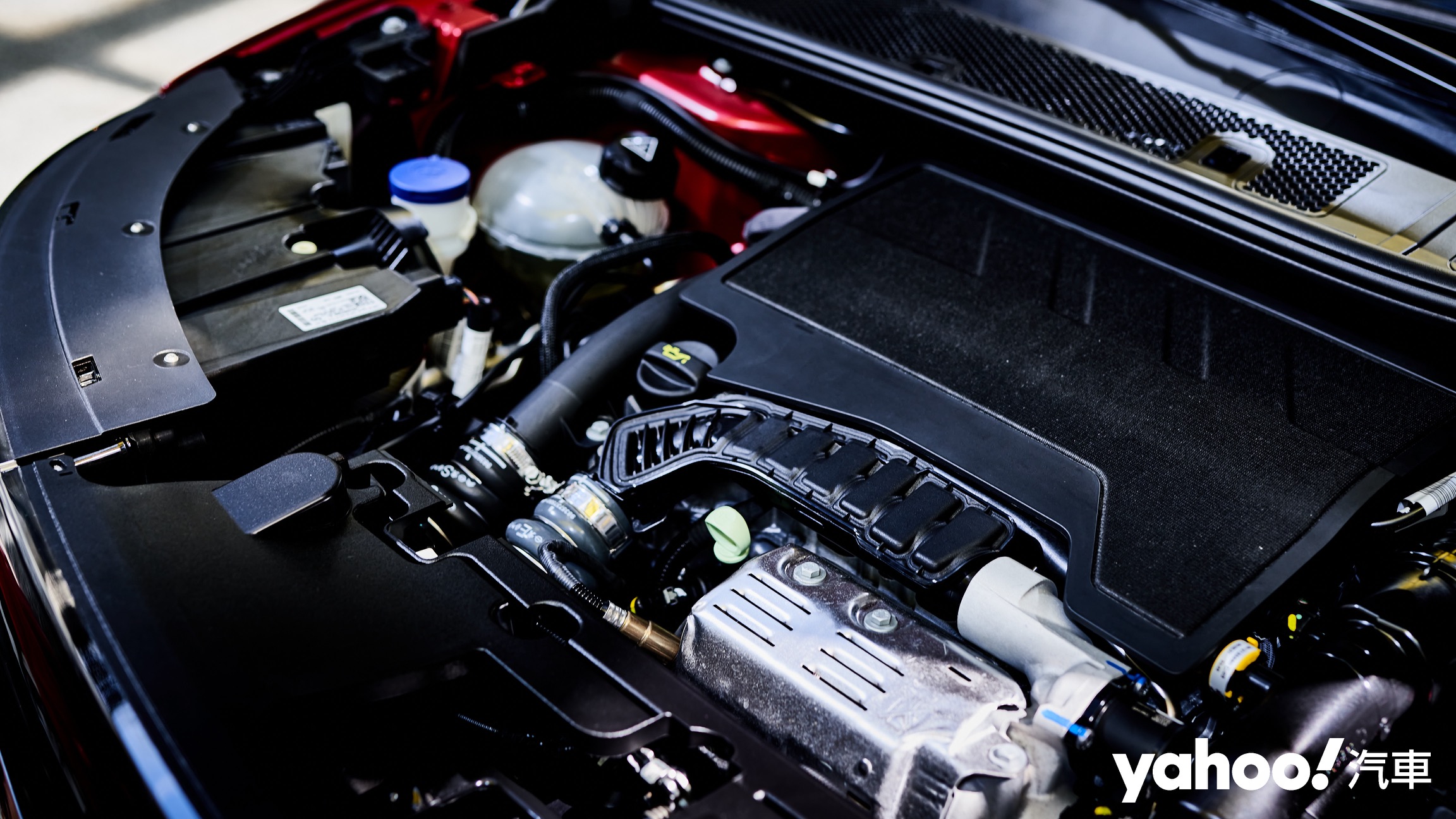 PSA拿手好戲1.2升直列三缸渦輪增壓PureTech為本次Mokka燃油車型的動力核心。