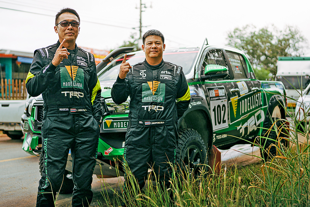 102號比賽車，正駕駛：Jaras Jaeng kamolkulchai、副駕駛：Sinaphong Trirat©Toyota Gazoo Racing Team Thailand
