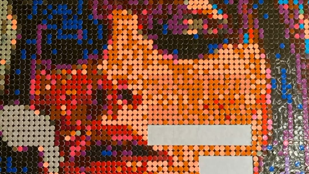 Student creates Taylor Swift portrait using thousands of pieces of paper