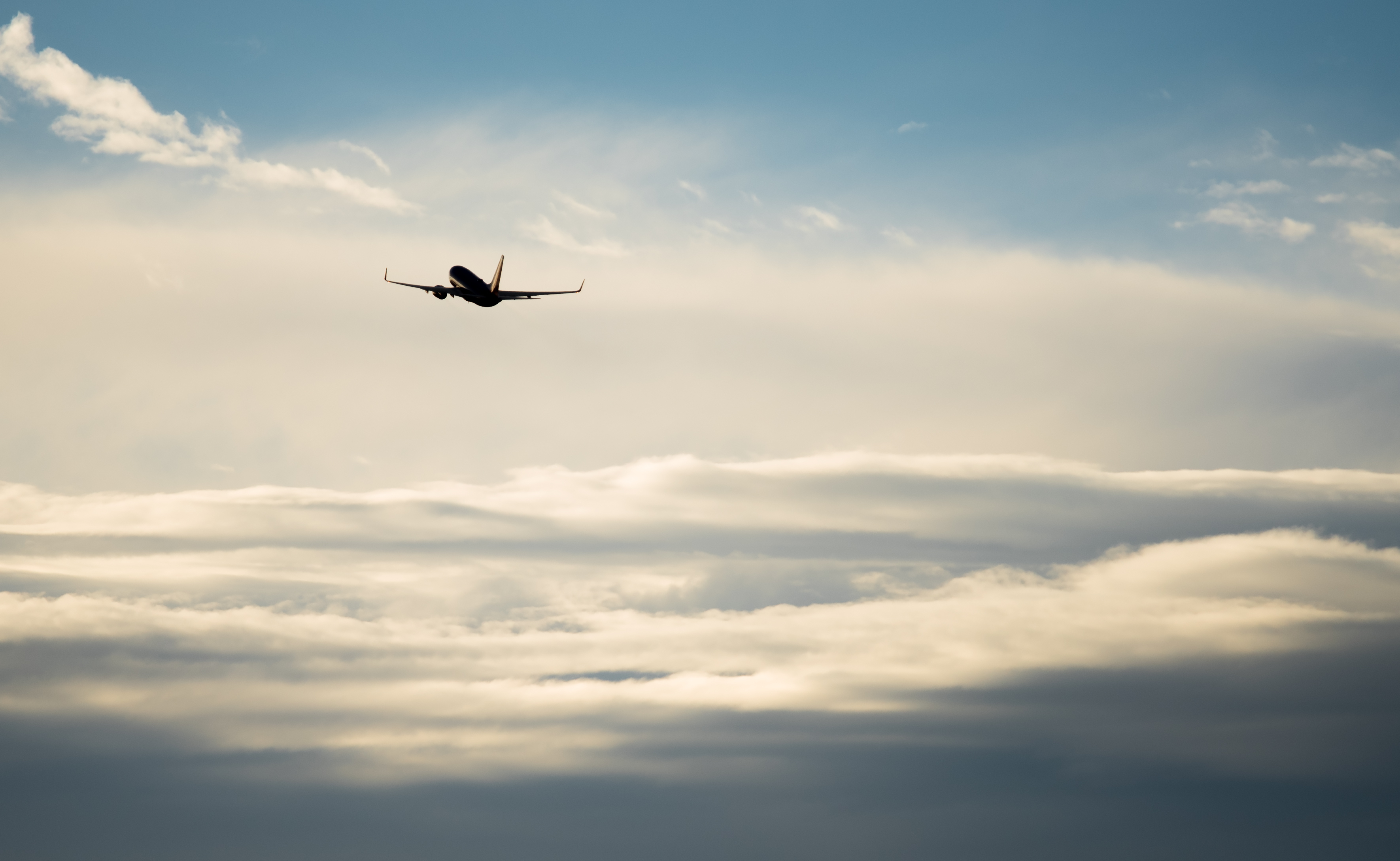 Fly into the sky. Силуэт самолета в небе. Plane far in the Sky. Fly a plane. Fly in the Sky.