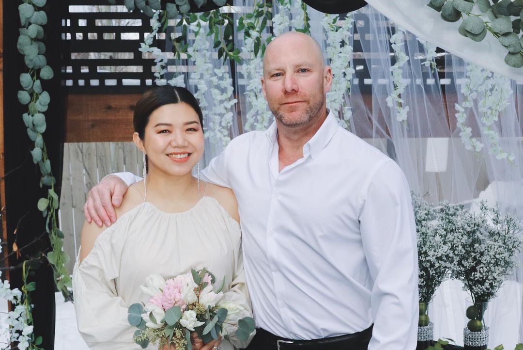 鄧小巧與加拿大男友「白先生」3月喺加拿大結婚