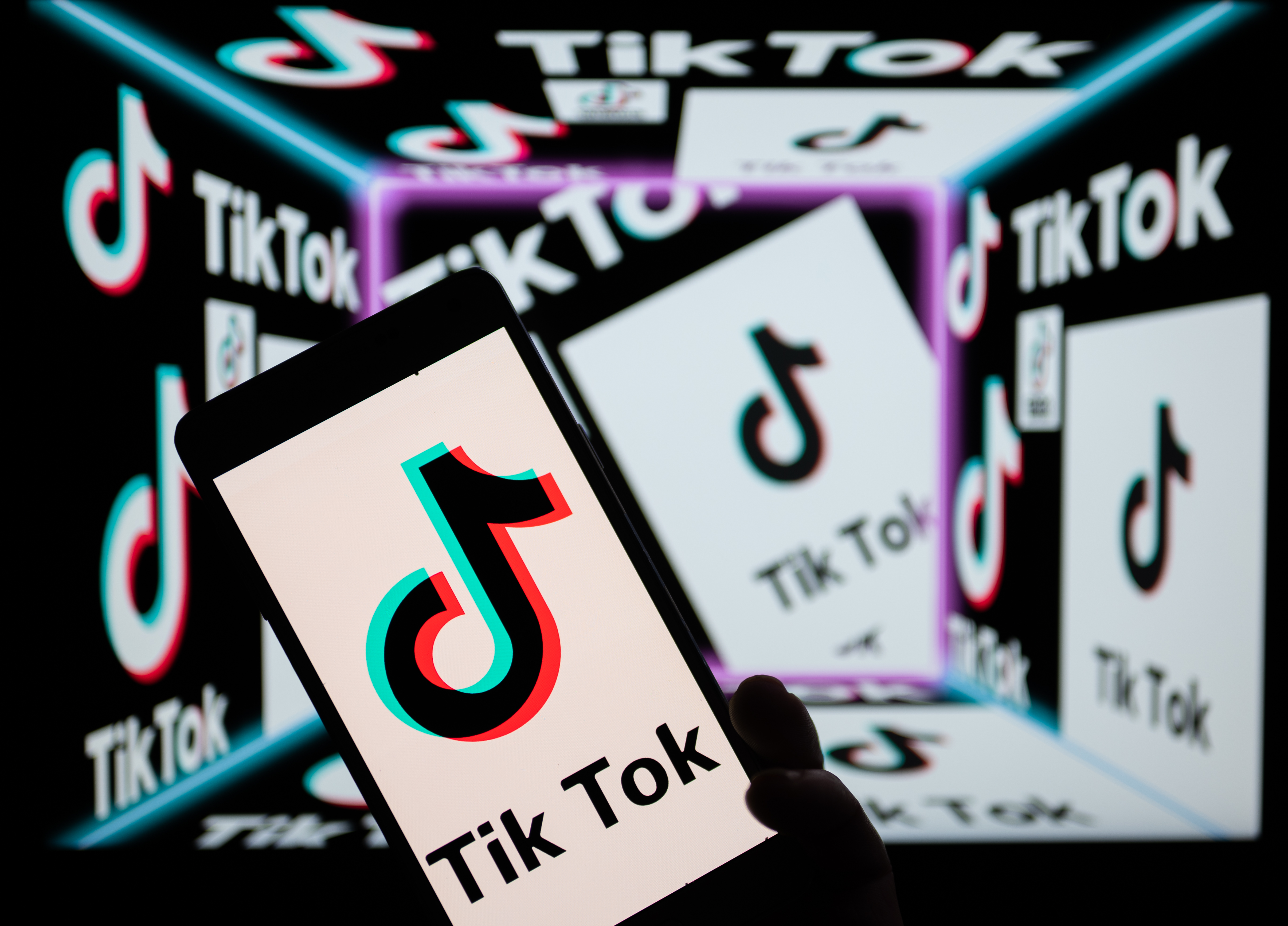 TikTok dice que está mejorando en la detección de contenido 'límite'