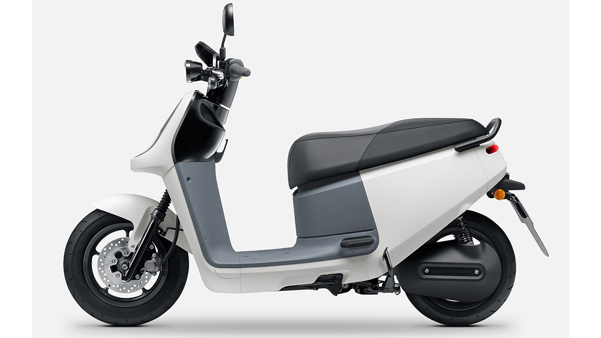 圖／2022 Gogoro Viva XL Basic搭配12吋輕量化鋁合金輪圈，加上貼心設計的75公分座高，不論何種身型都能輕鬆駕馭。