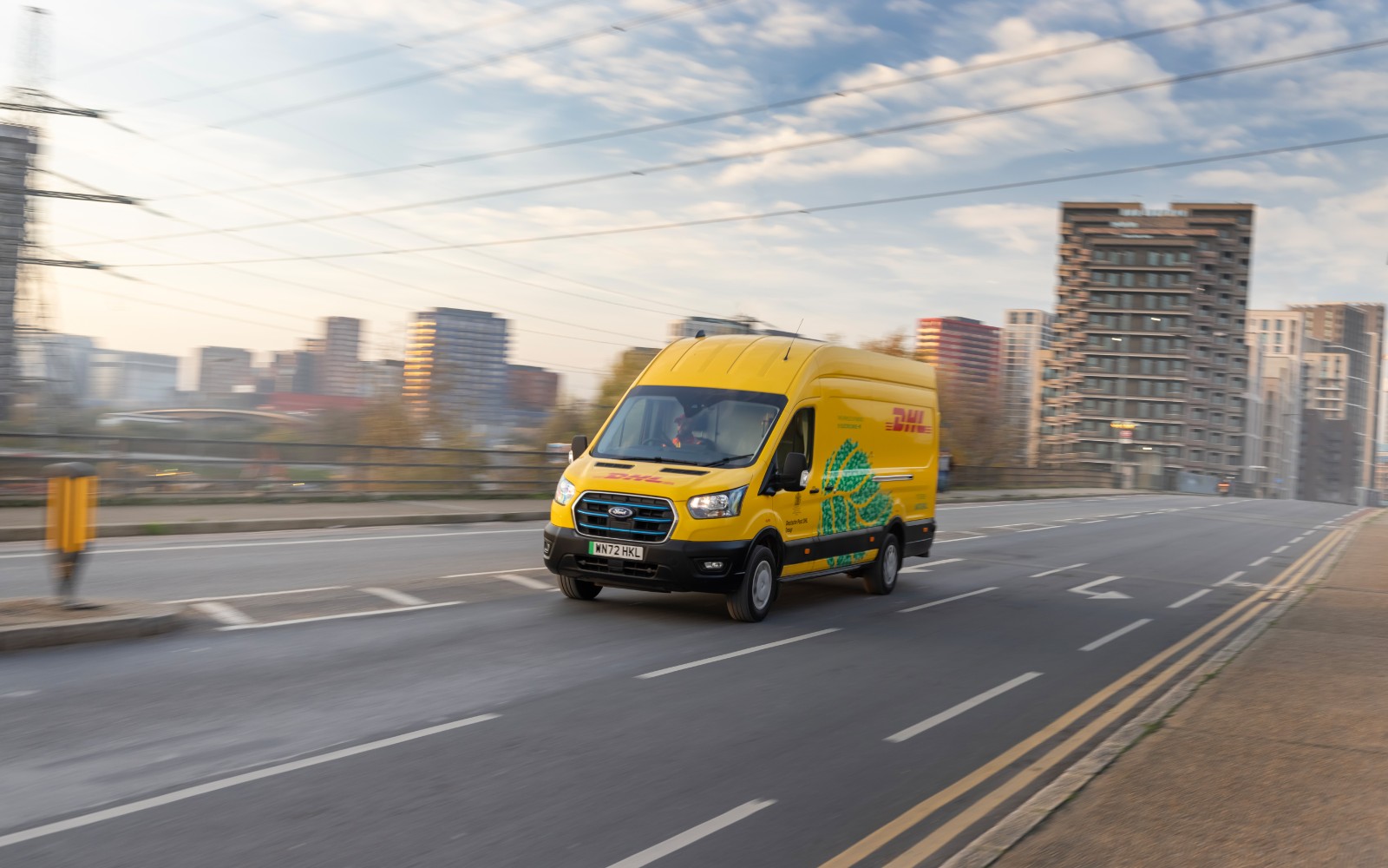 طلبت شركة DHL 2000 شاحنة توصيل كهربائية من طراز Ford E-Transit