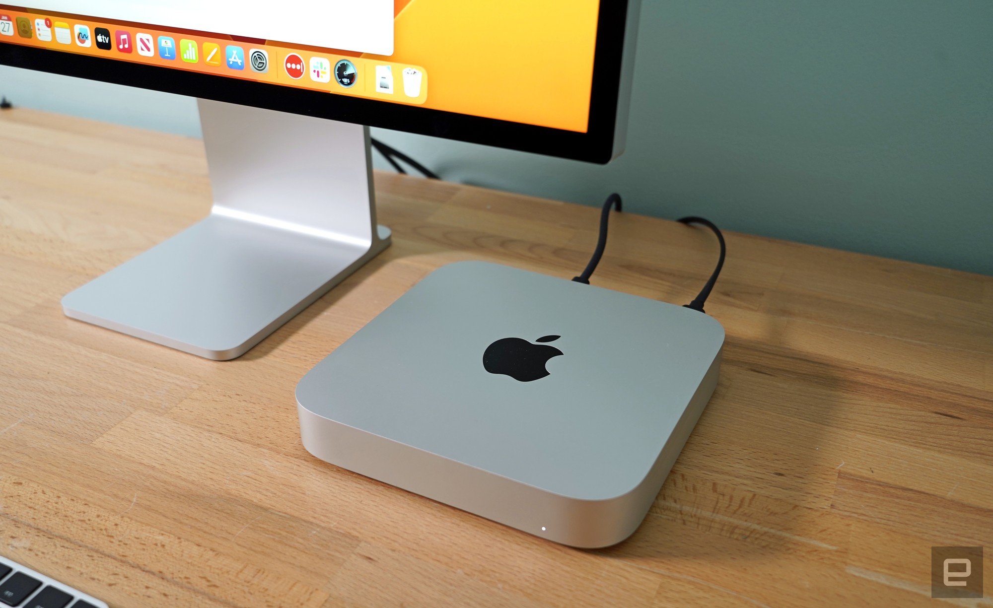 <p>Apple Mac Mini with M2 Pro desk setup with Apple Studio Display</p>
