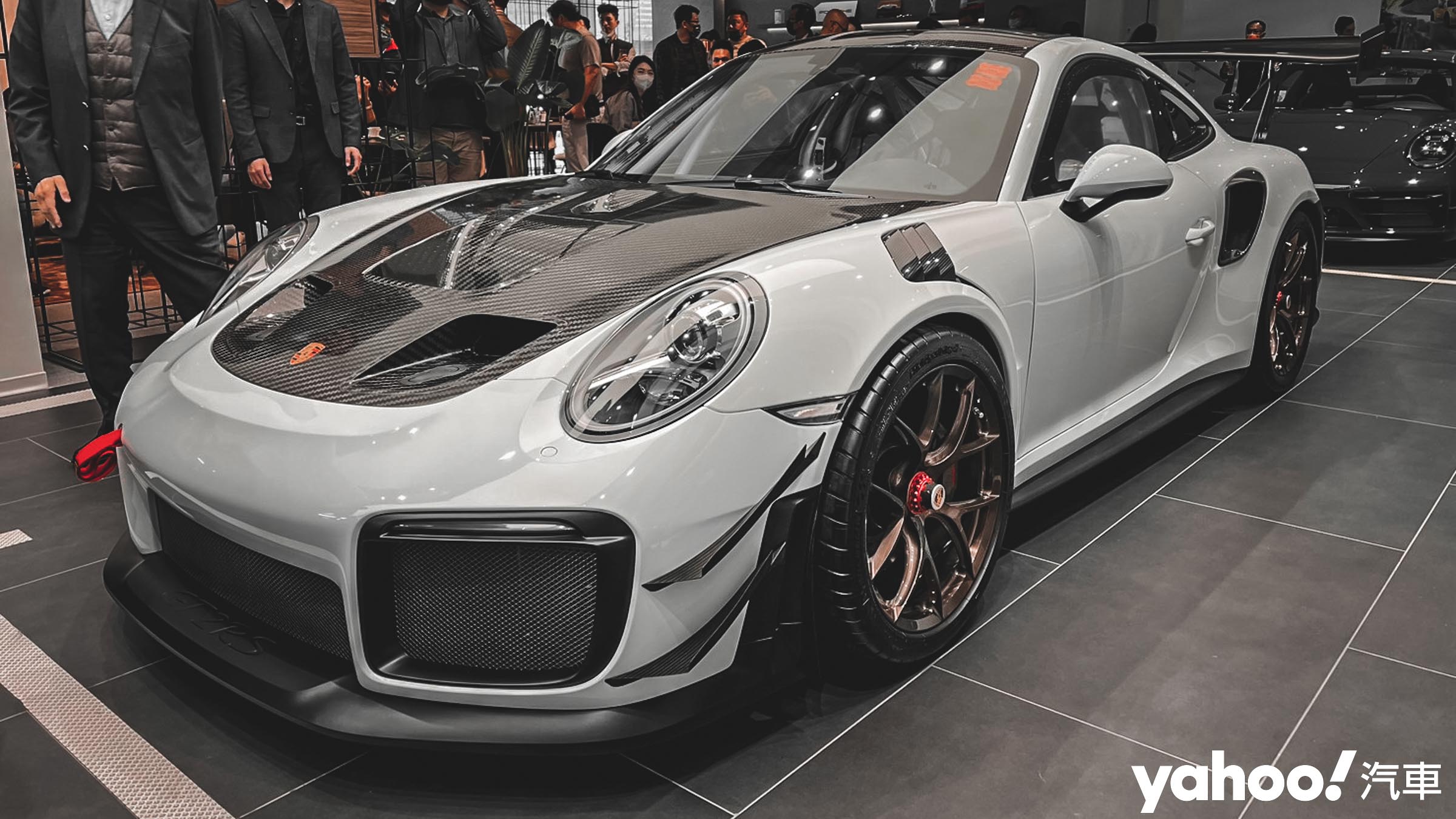 Porsche 911 GT2 RS Clubsport無預警現身！全球限量200輛、悍到成為台南保時捷開幕最強焦點！