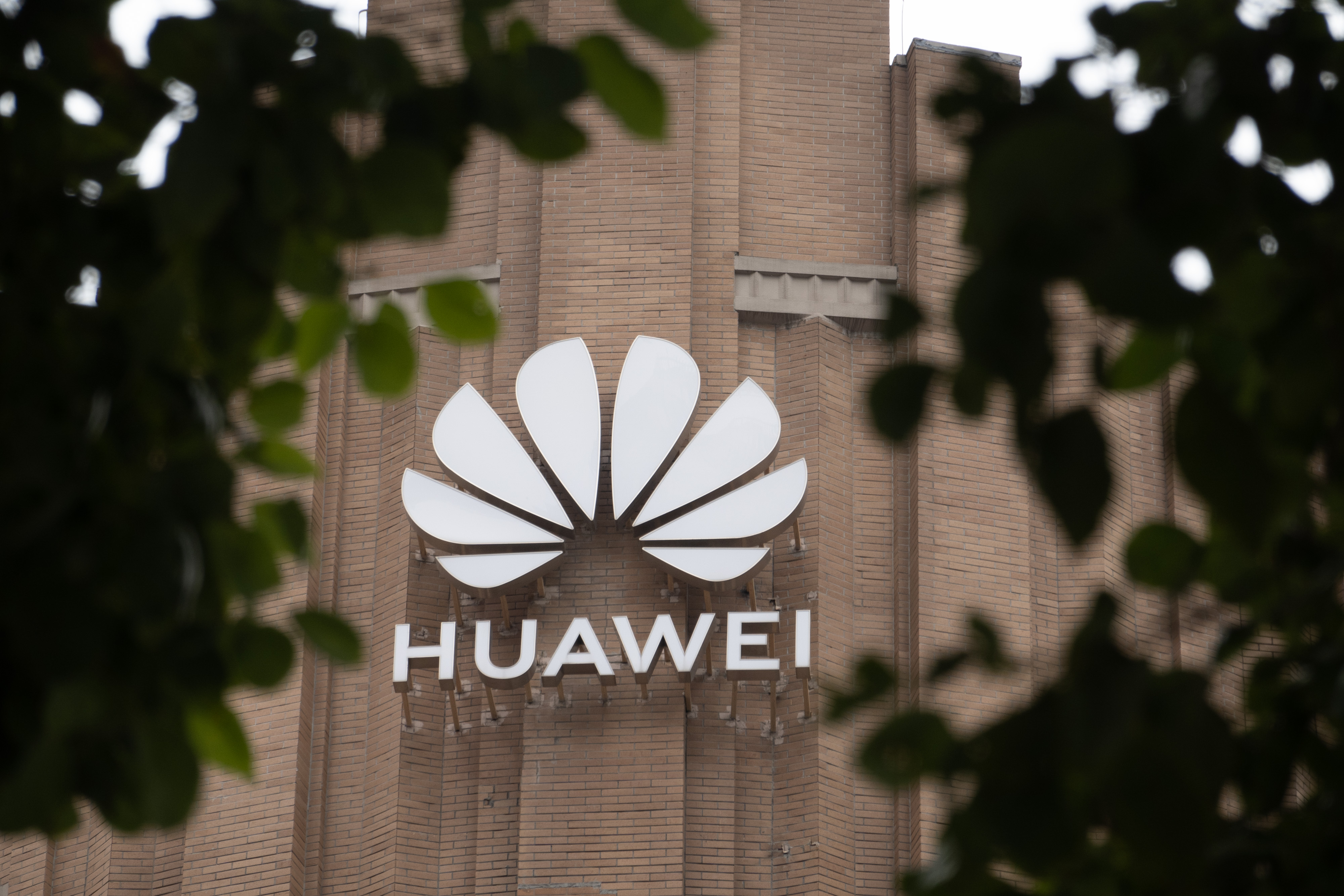 The US authorities is reportedly cracking down tougher on exports to Huawei | Engadget