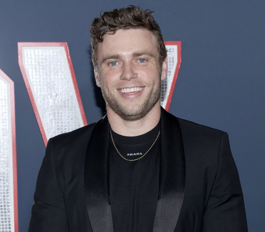 Gus Kenworthy gay kiss scene was cut from '80 for Brady' - Outsports