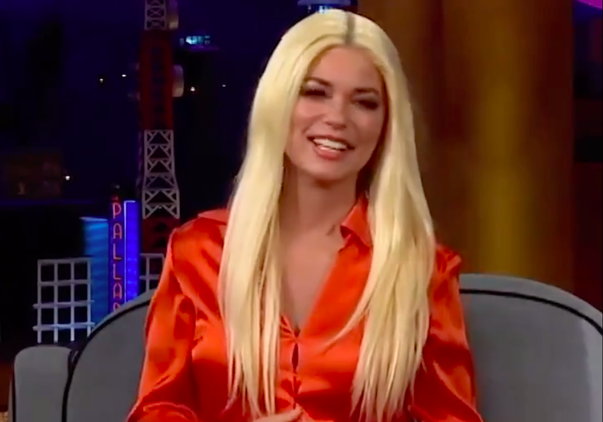 Shania Twain is 'unrecognizable' with new blonde hair 'You look amazing!'