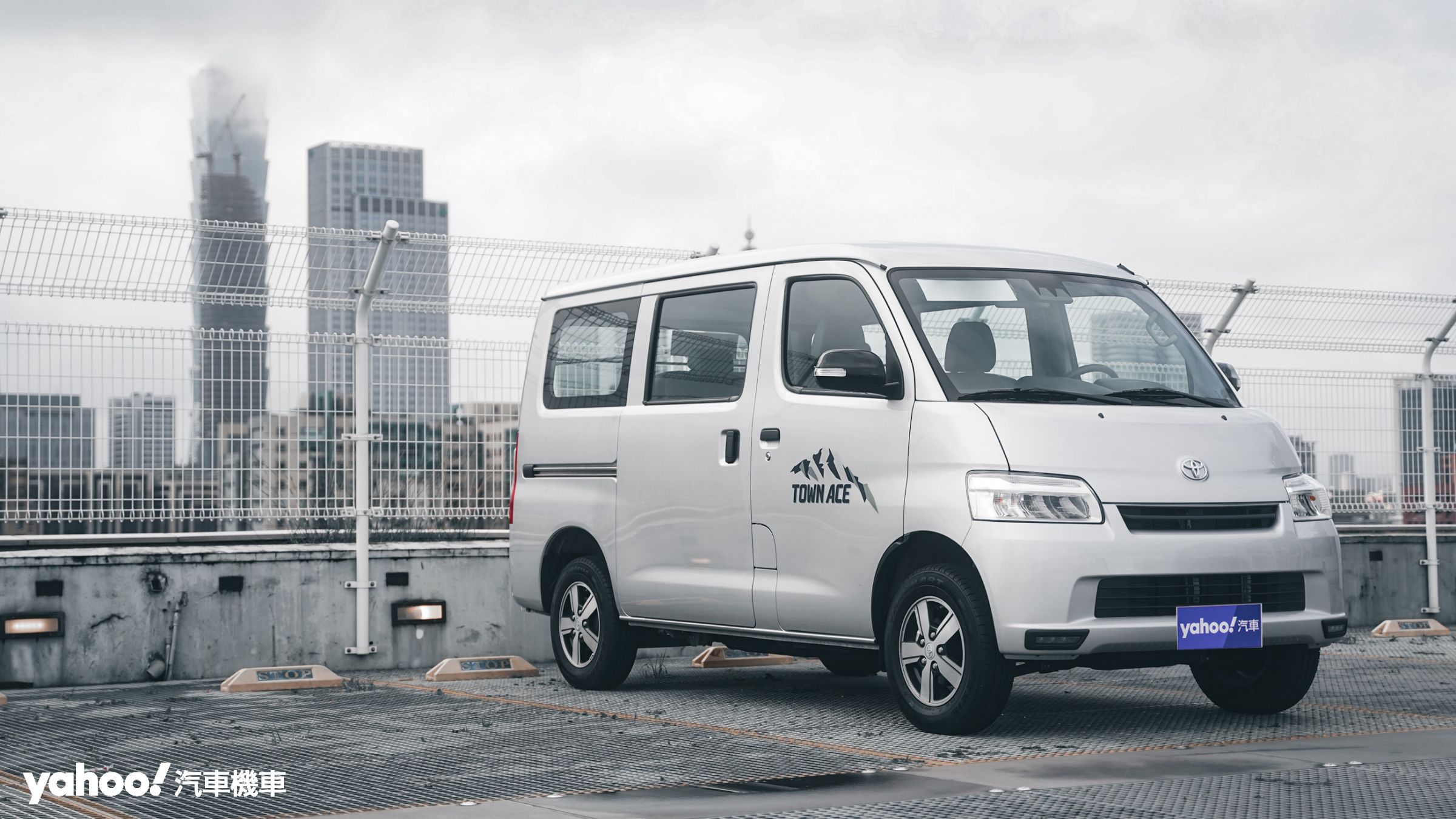 2023 Toyota Town Ace Van TSS都會試駕！豈止廂型車，根本兼具玩樂的超級發財車！