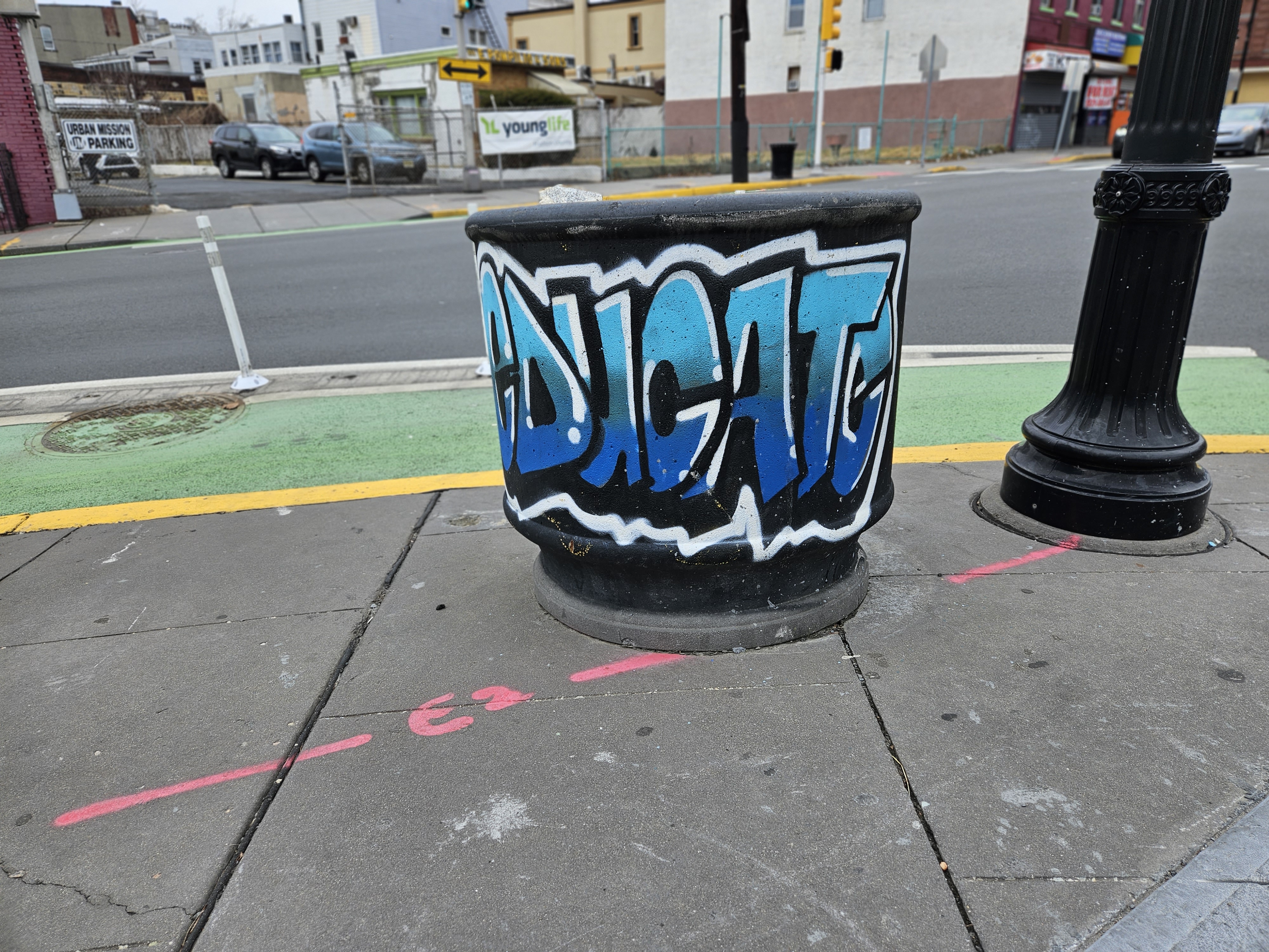 <p>Galaxy S23 Plus camera sample: A graffitied planter on a street, with a crossroad in the background.</p>
