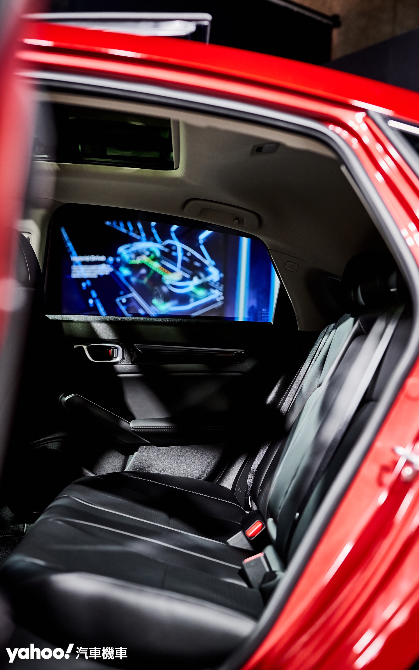 更寬闊的車身設定賦予11代Honda Civic舒適的乘坐空間與便利的置物性。