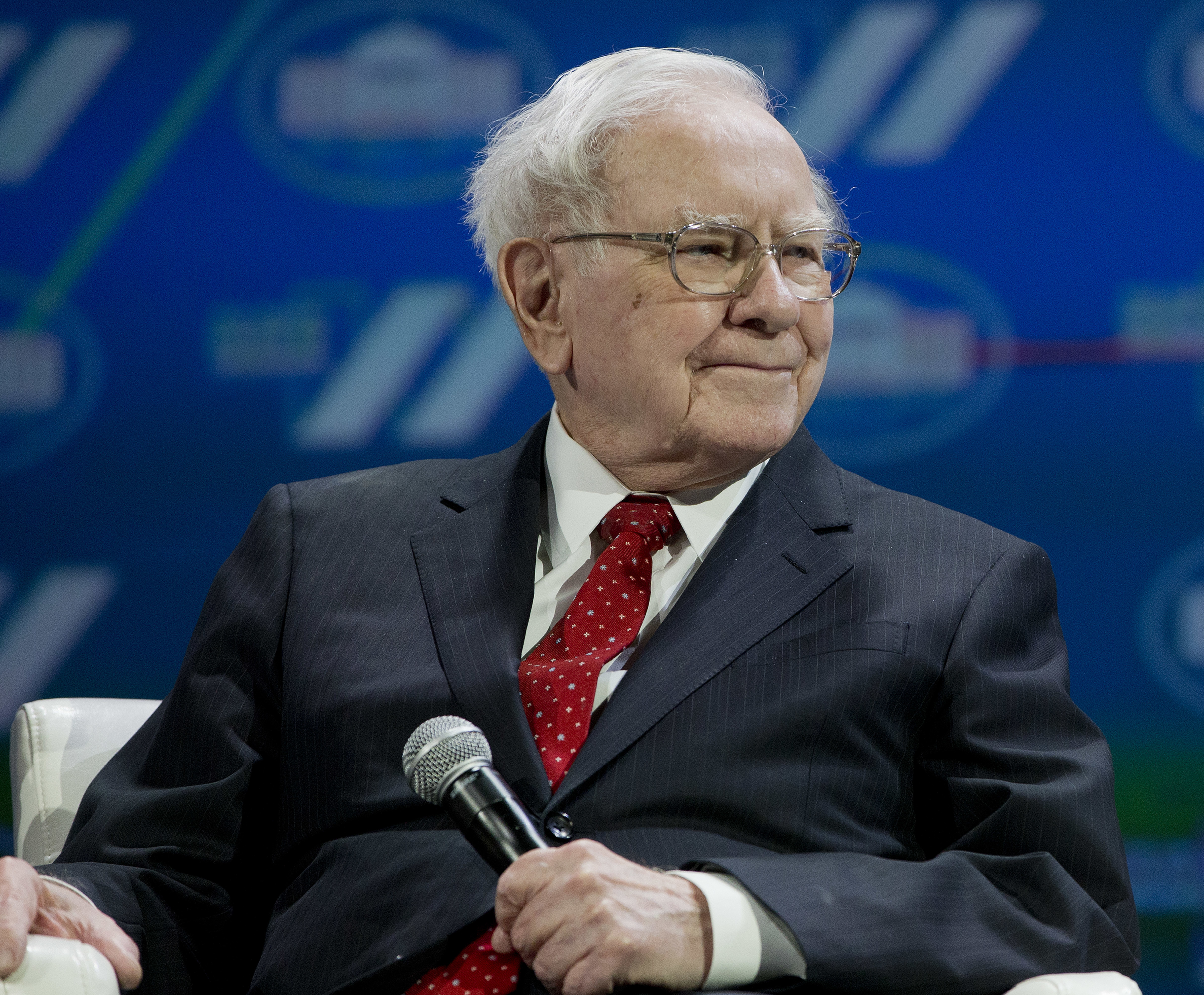 Warren Buffett sells stakes in two banks, raises Bank of America bet