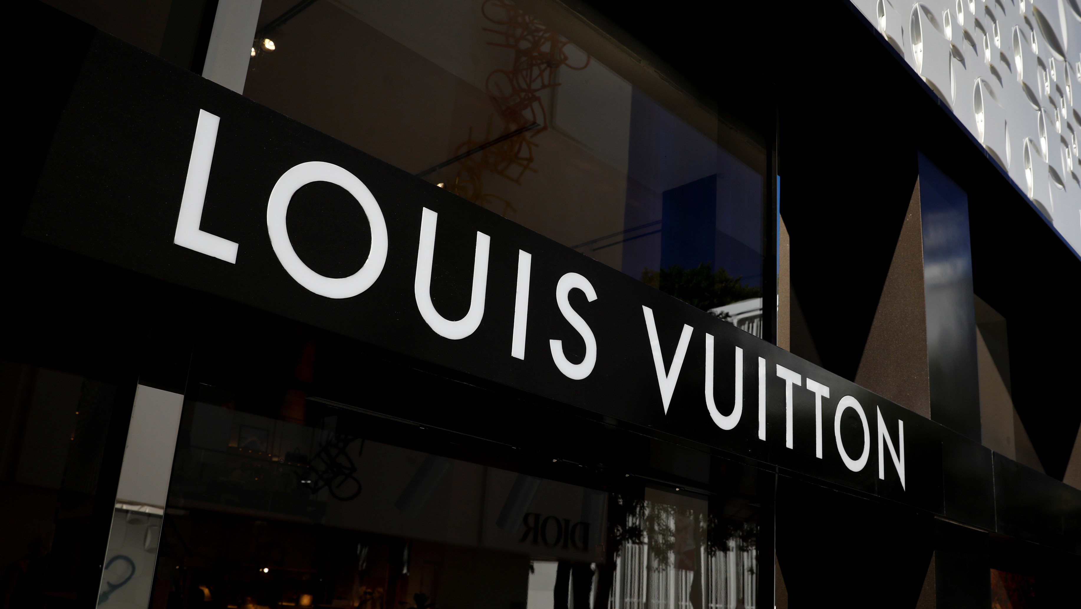 Luxury giant LVMH hits 400 billion euro in market value