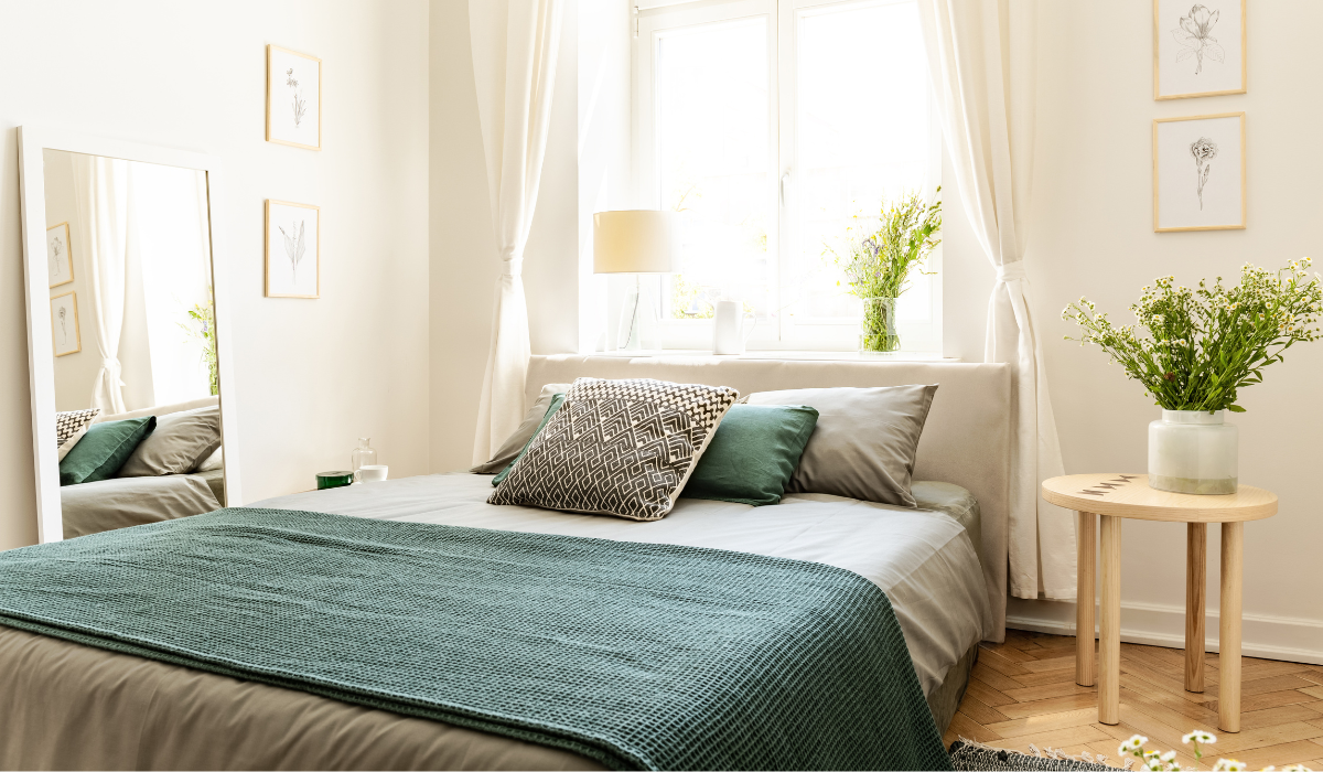 Pretty bed in a sun-filled beddroom.