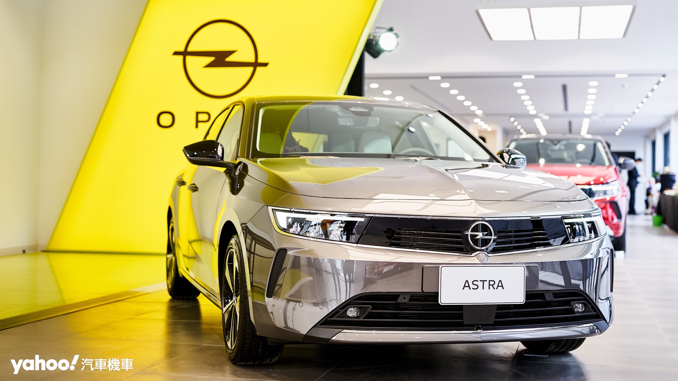 同屬新世代Opel Vizor風格的Astra有著俐落鋼砲外型與恰到好處的運動感。