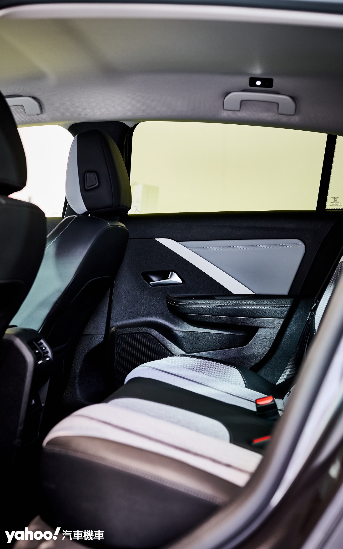 Astra更長的車長與軸距換取了更好的後排座椅開闊度及舒適性。