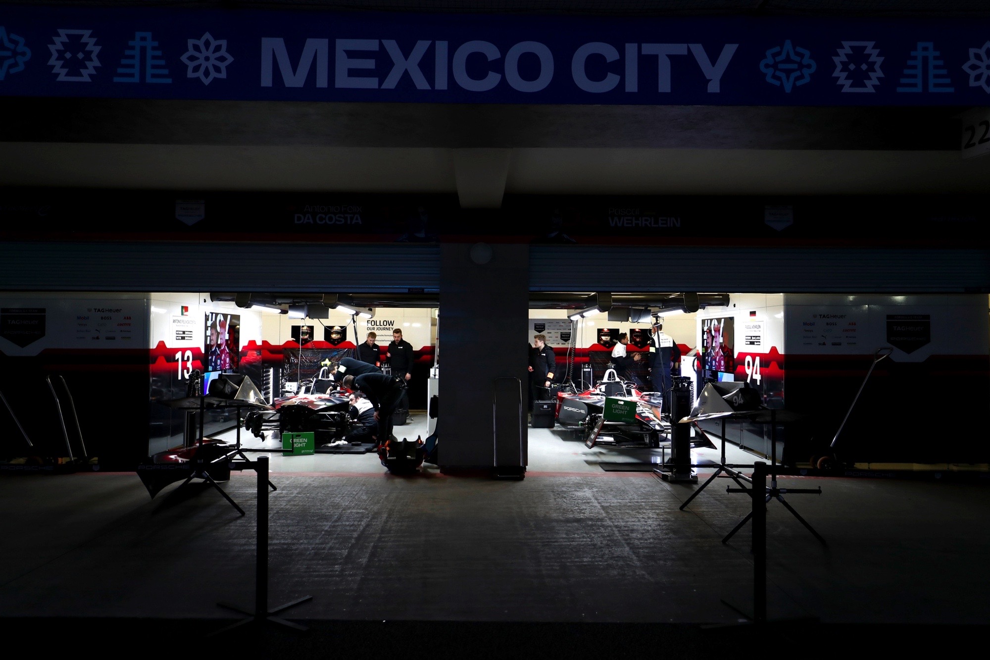 Antonio Felix da Costa, TAG Heuer Porsche Formula E Team, Porsche 99X Electric Gen3 Pascal Wehrlein, TAG Heuer Porsche Formula E Team, Porsche 99X Electric Gen3 Pit Lane (Antonio Felix da Costa, TAG Heuer Porsche Formula E Team, Porsche 99X Electric G