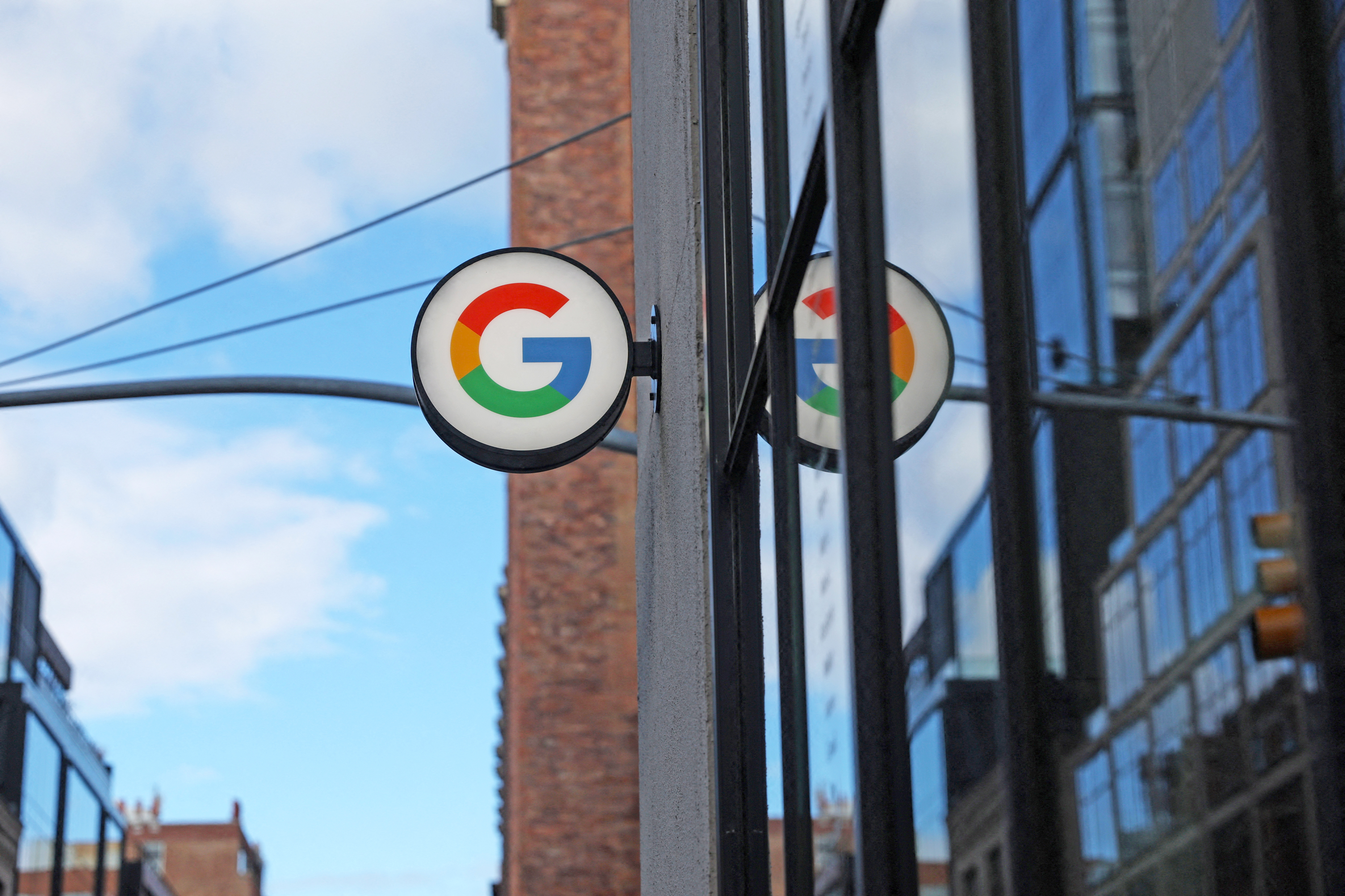 Google unexpectedly sells its domain-hosting business to Squarespace