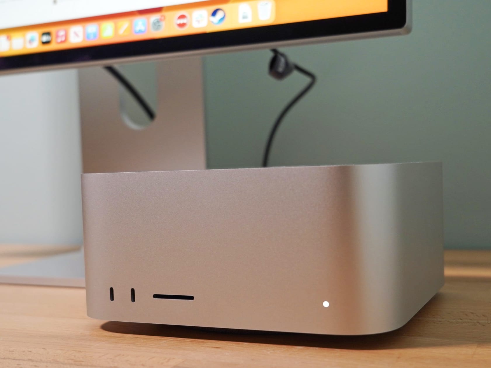 Apple Mac Studio Is a Pricey Desktop PC for Power Users