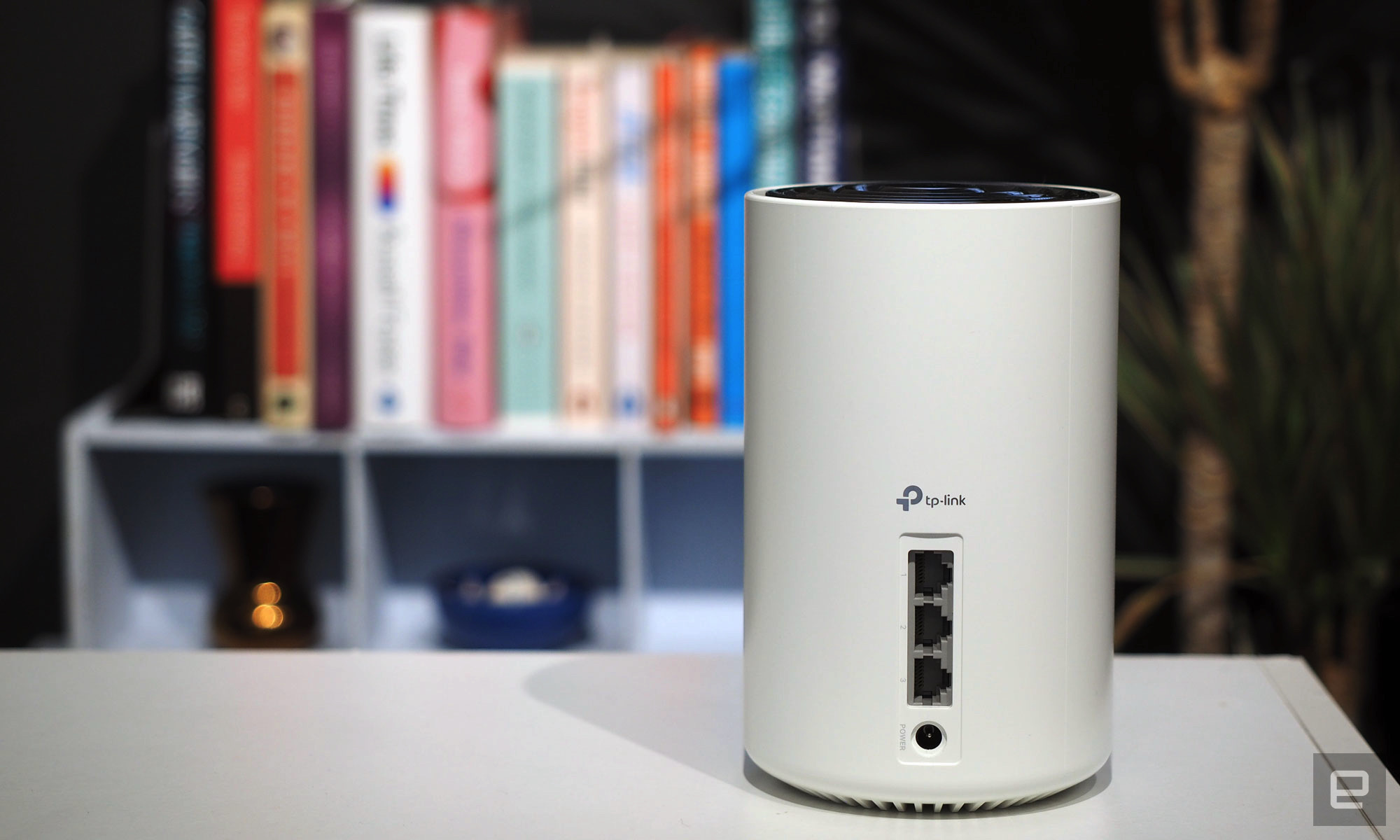 Image of a single Deco XE75 unit on a white table in front of a bookcase.