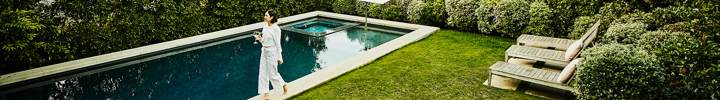 Piscina en casa hermosa