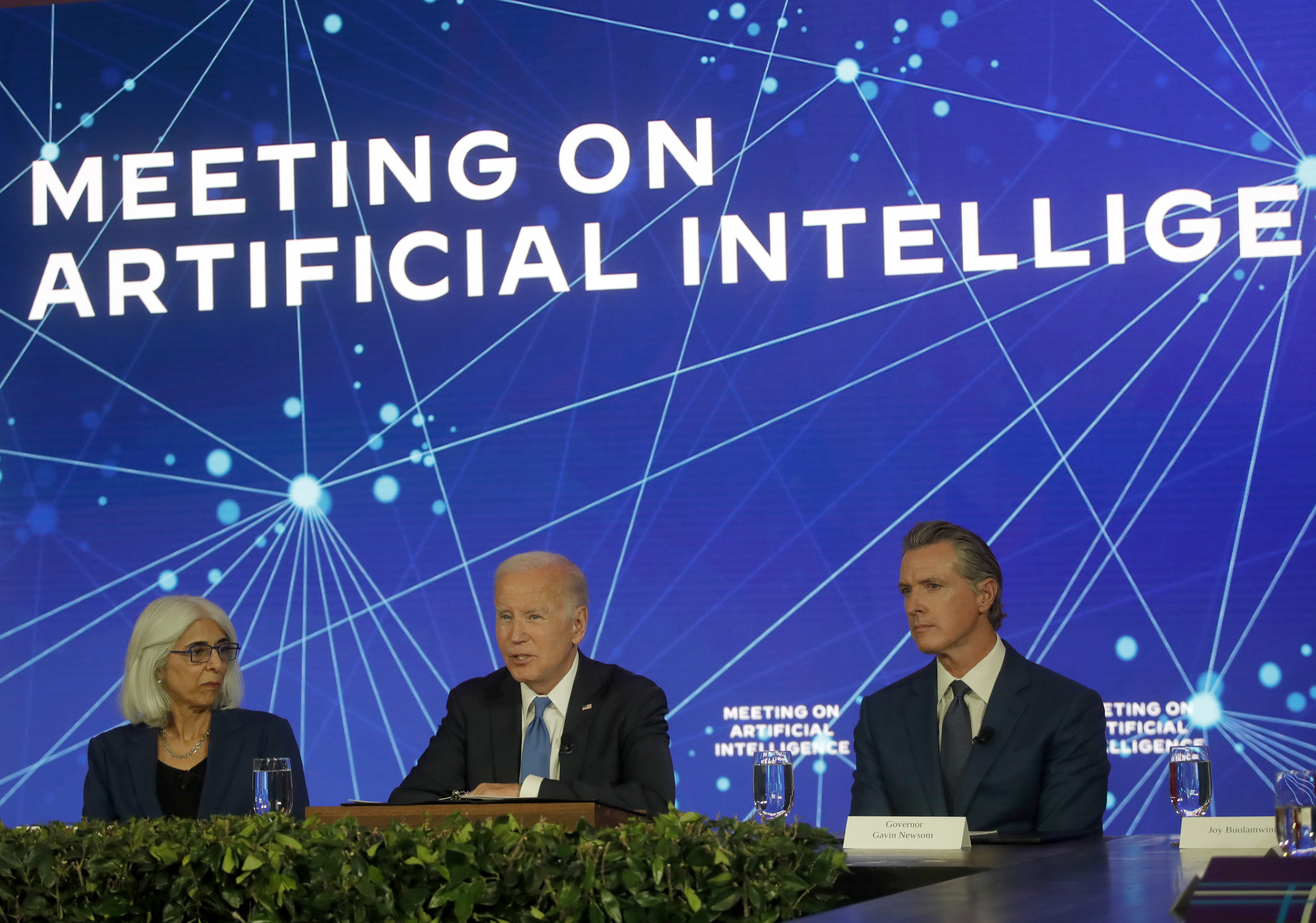 Según se informa, las empresas de inteligencia artificial se comprometen con las salvaguardias a pedido de la Casa Blanca