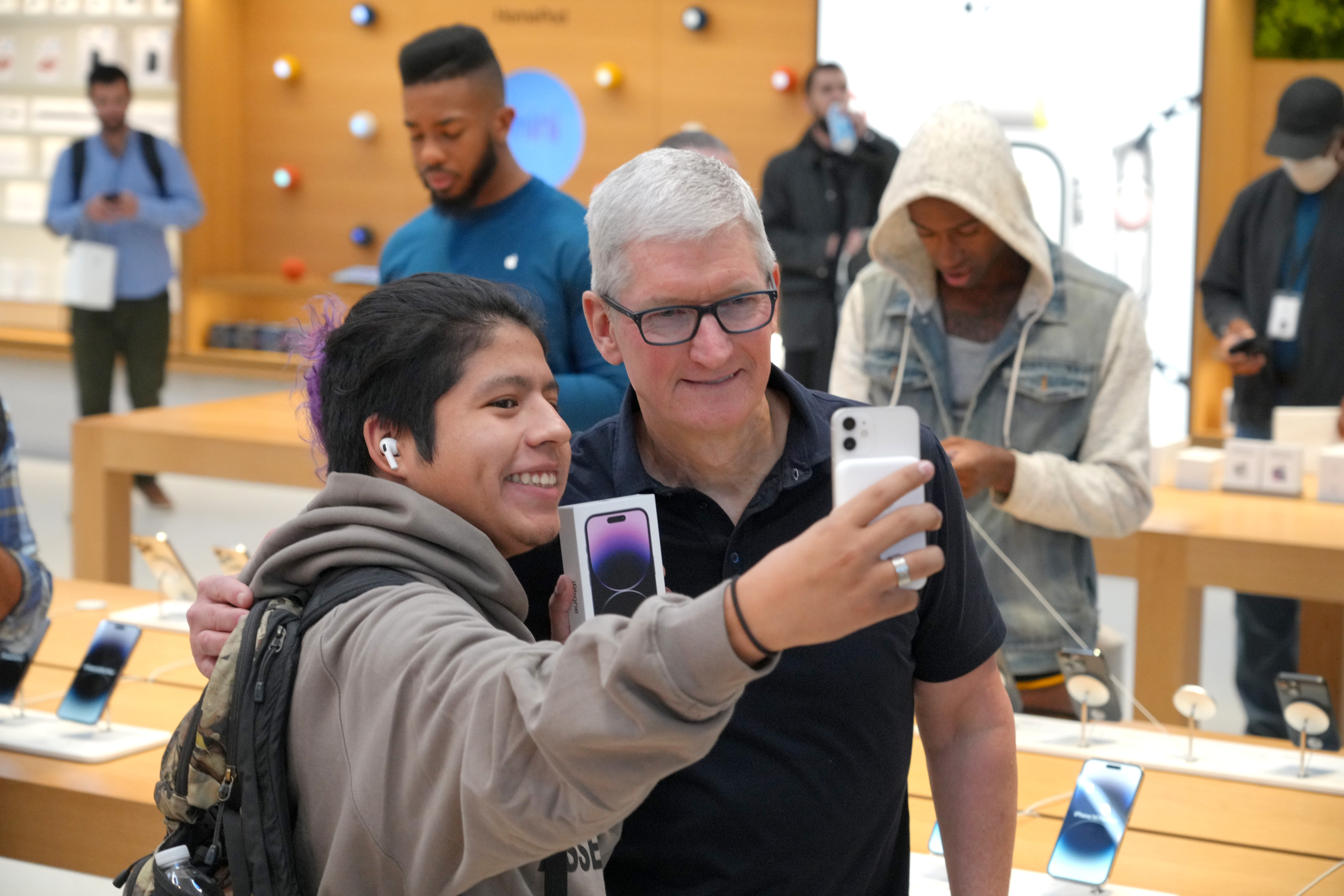 Apple iPhone sales drop more than analysts' estimates, revenue falls for third straight quarter