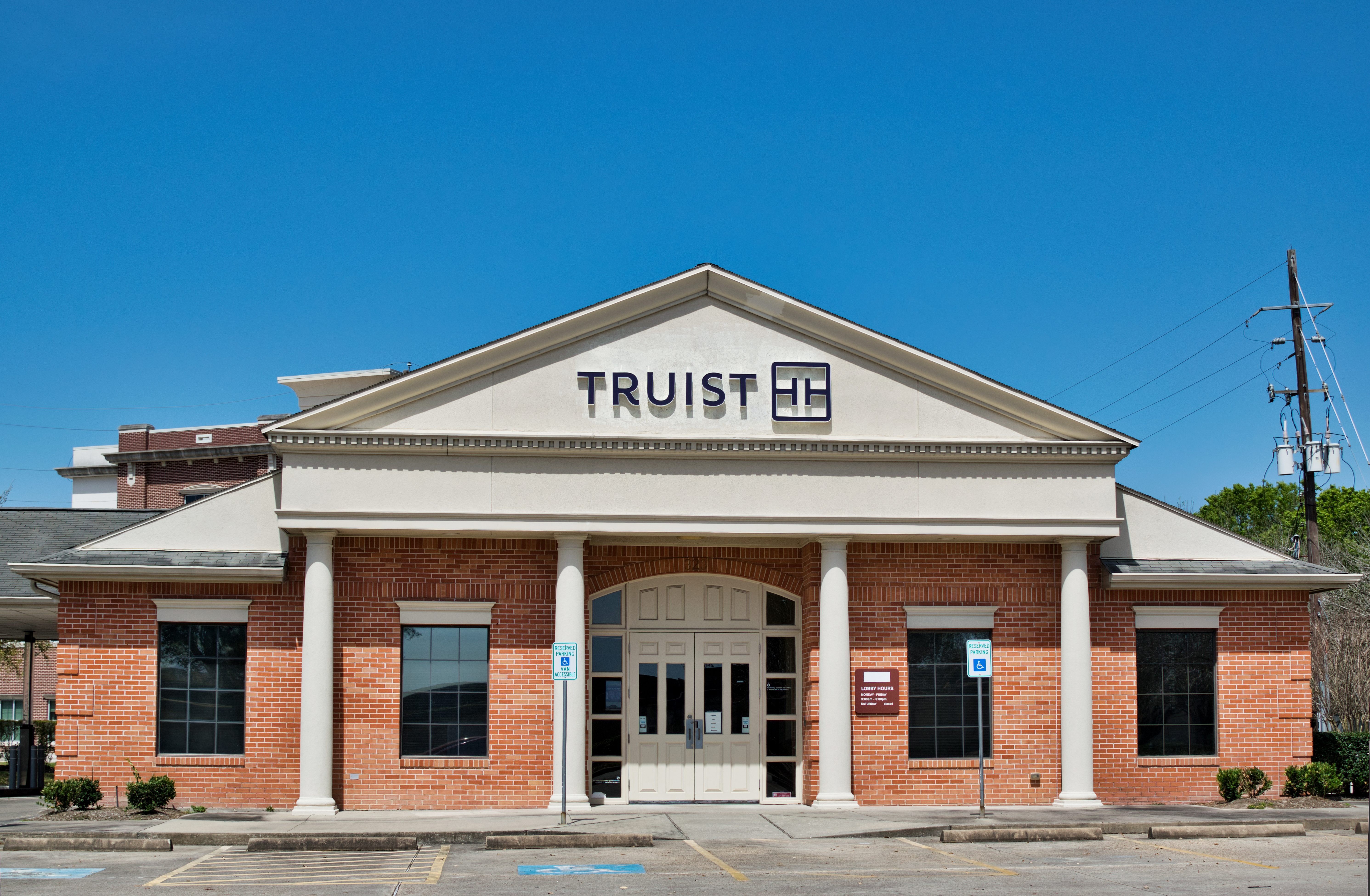 Truist stock drops as it wrestles with rising deposit costs