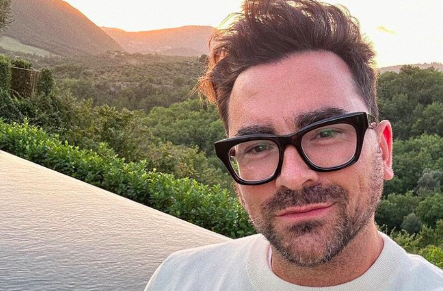 El actor canadiense Dan Levy celebra su 40 cumpleaños con una ‘increíble’ selfie en Italia