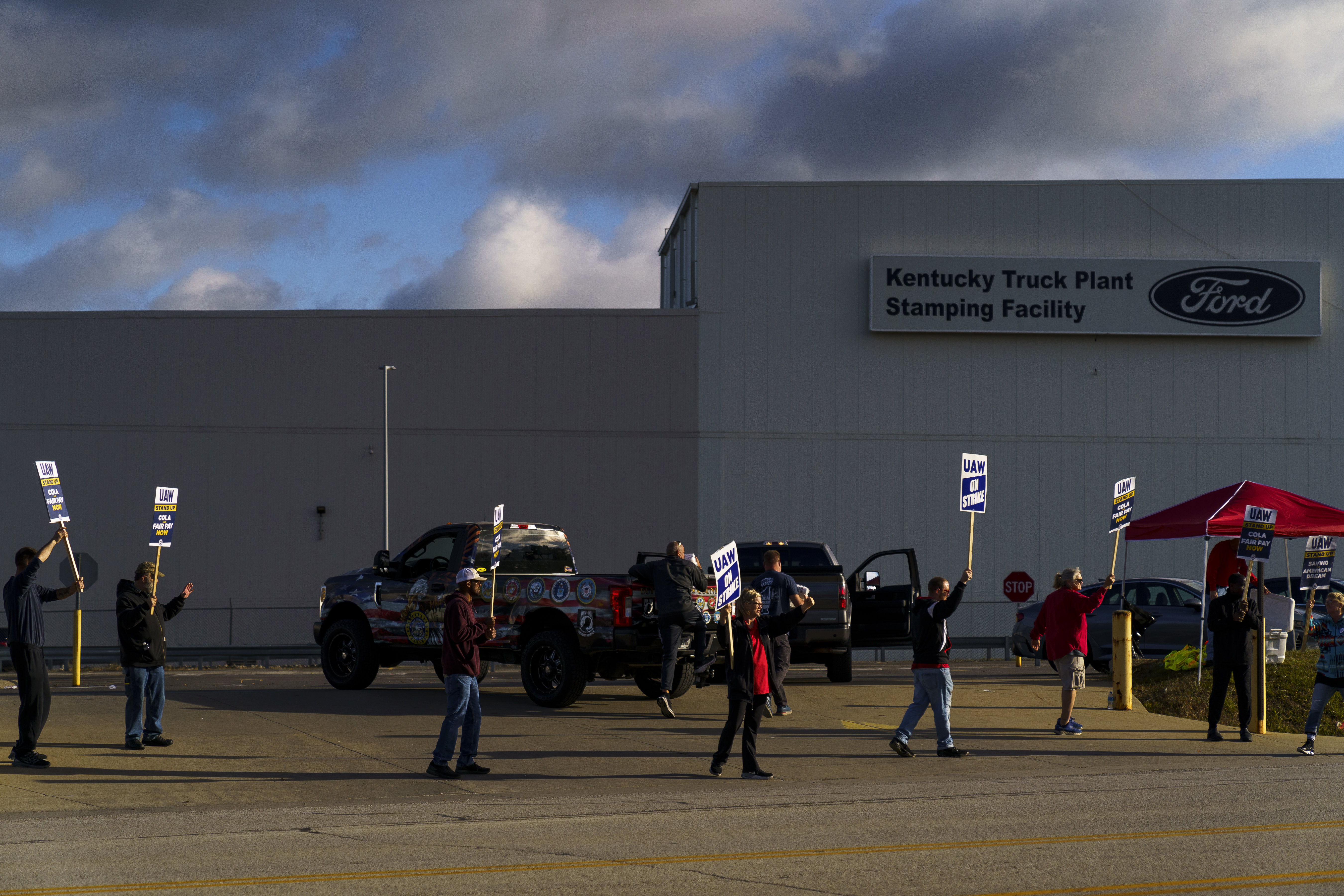 Ford reaches a tentative agreement with striking auto workers