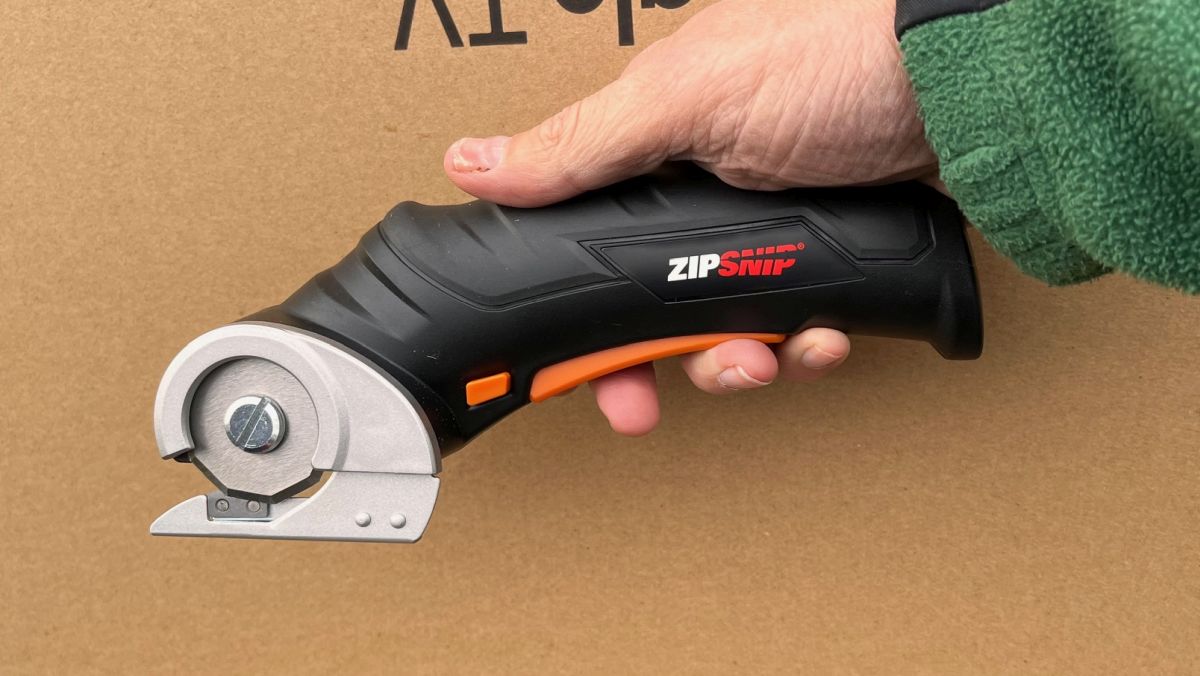 Cordless cardboard cutter