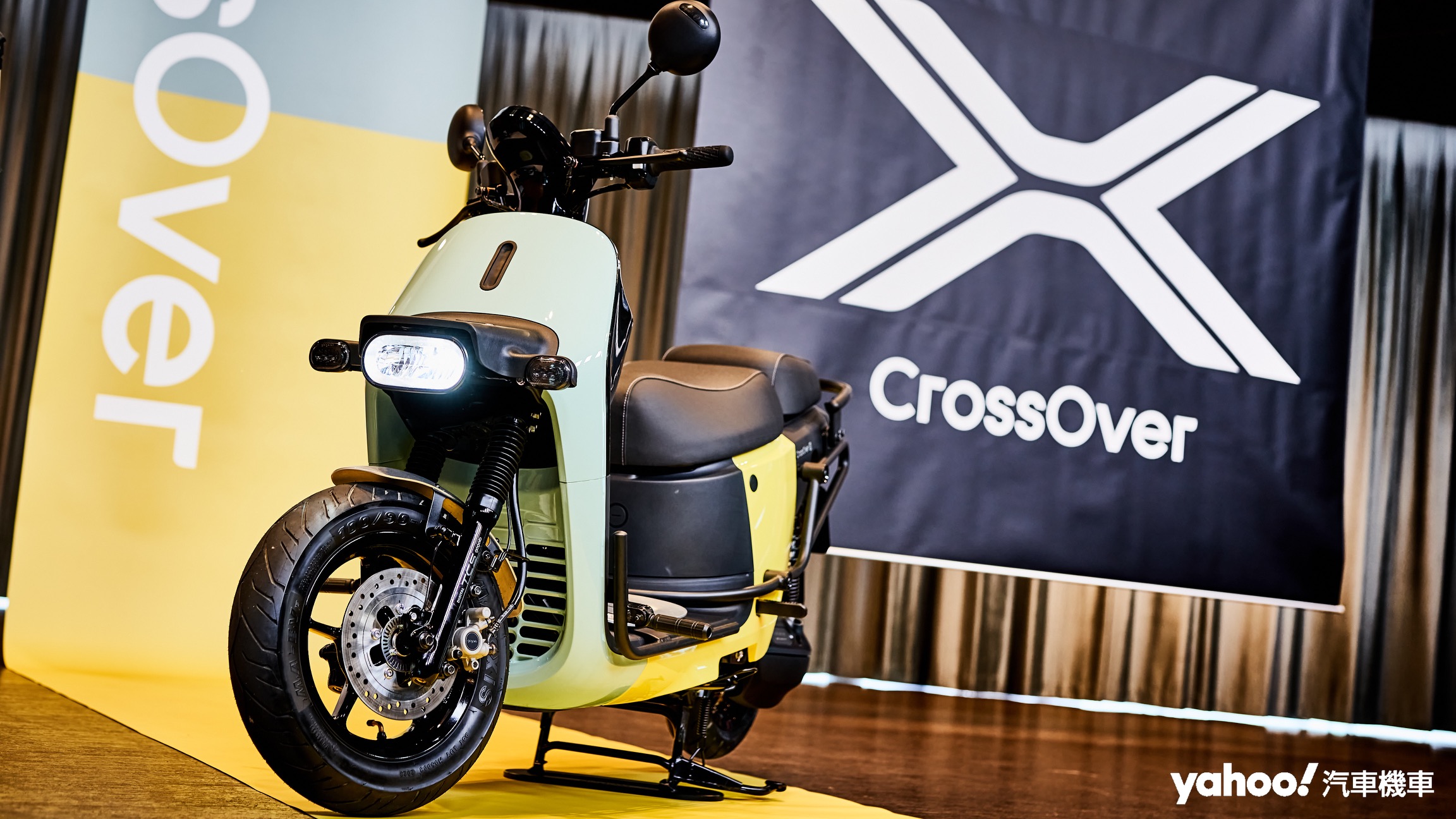 Gogoro CrossOver奇異的車頭設計除了融入品牌風格，更多的是為了車款的置物機能拓展。