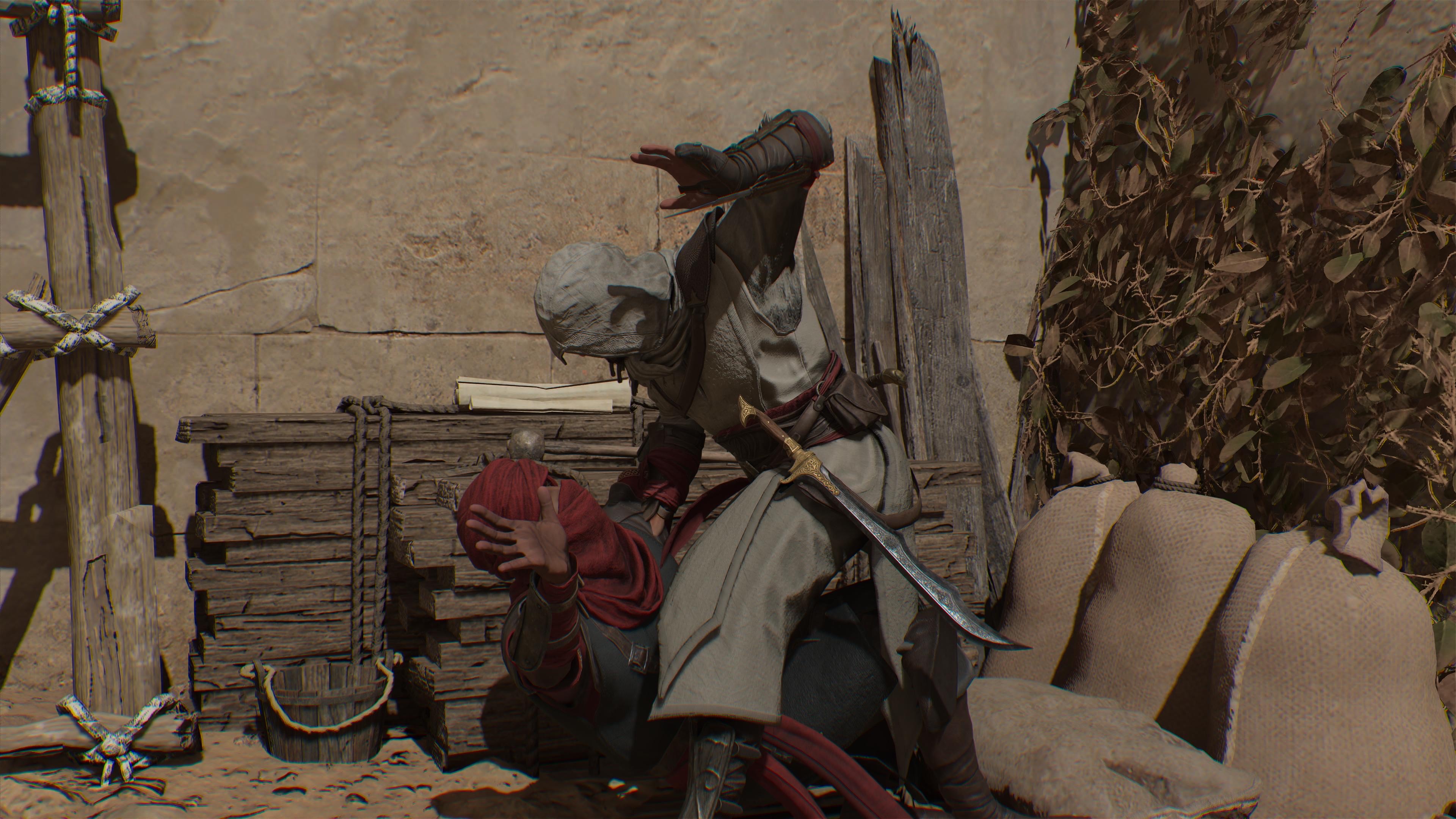 Un personnage cagoulé se prépare à tuer un ennemi avec une lame dépassant d'un bracelet dans Assassin's Creed Mirage.