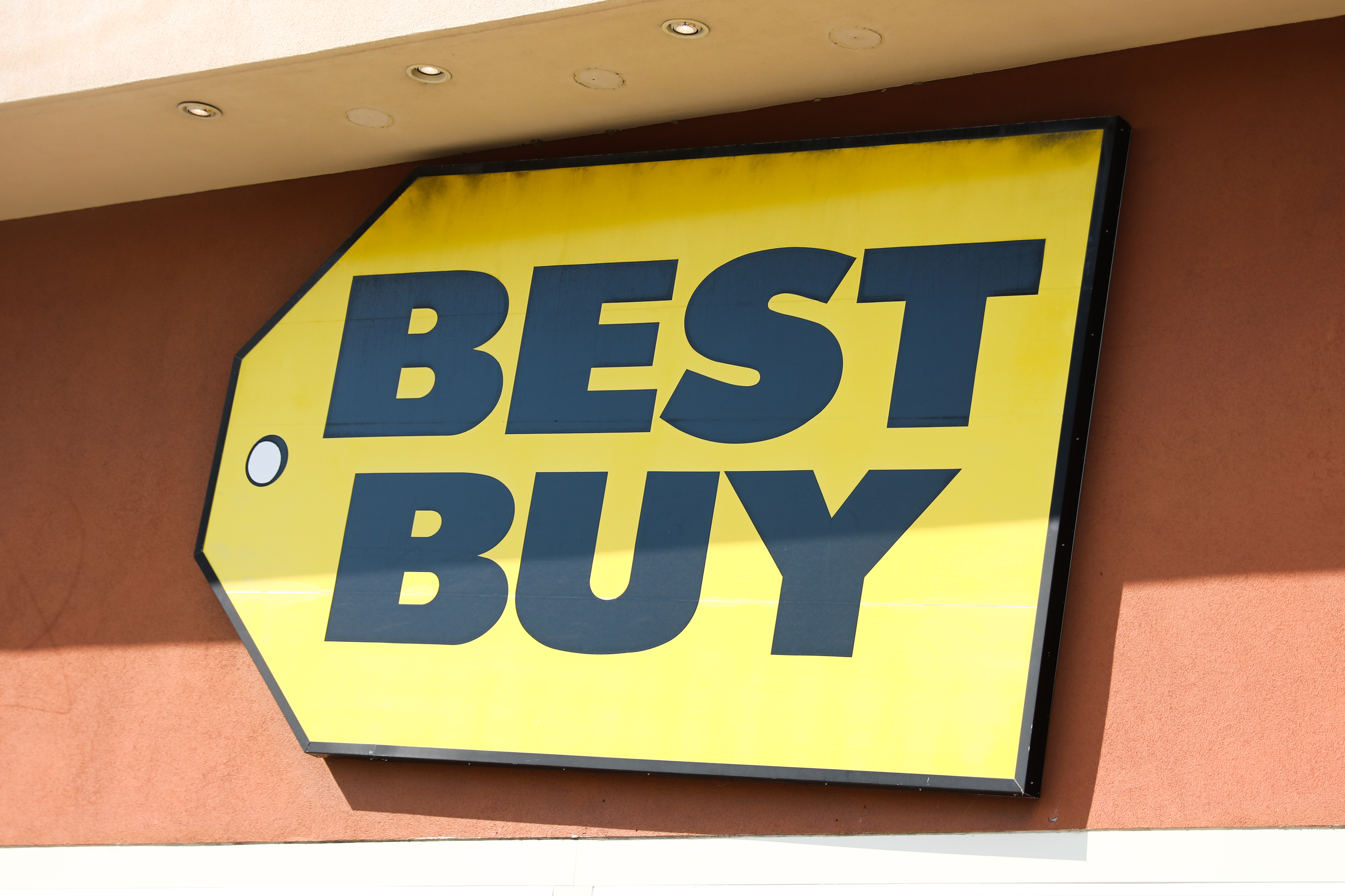 Best Buy stock drops as it posts broad sales decline for Q3