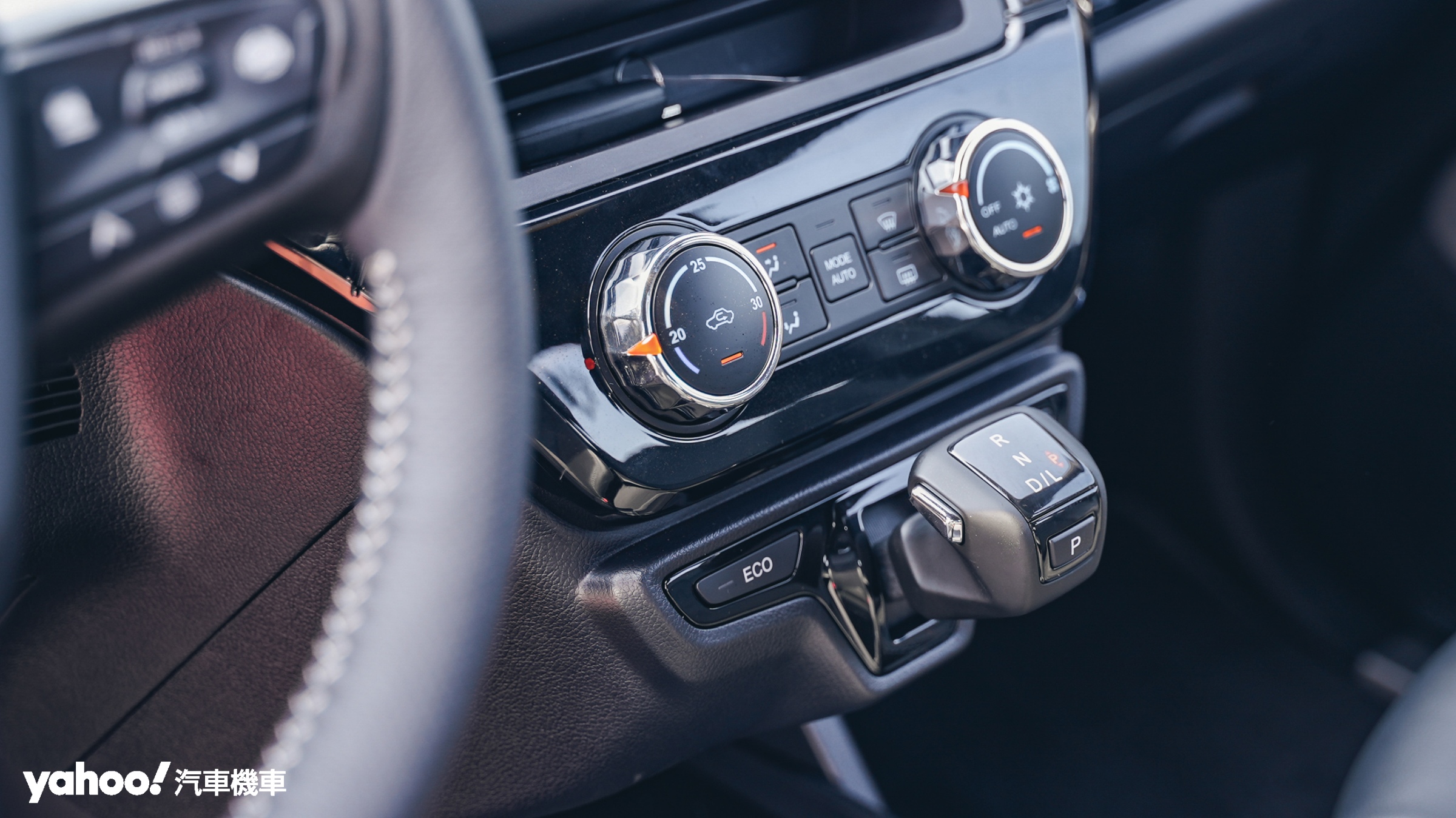 全新配備電子排檔系統，源自於多數歐系豪華車款的ZF八速自排系統，如今也是新世代Zinger的標準配備。