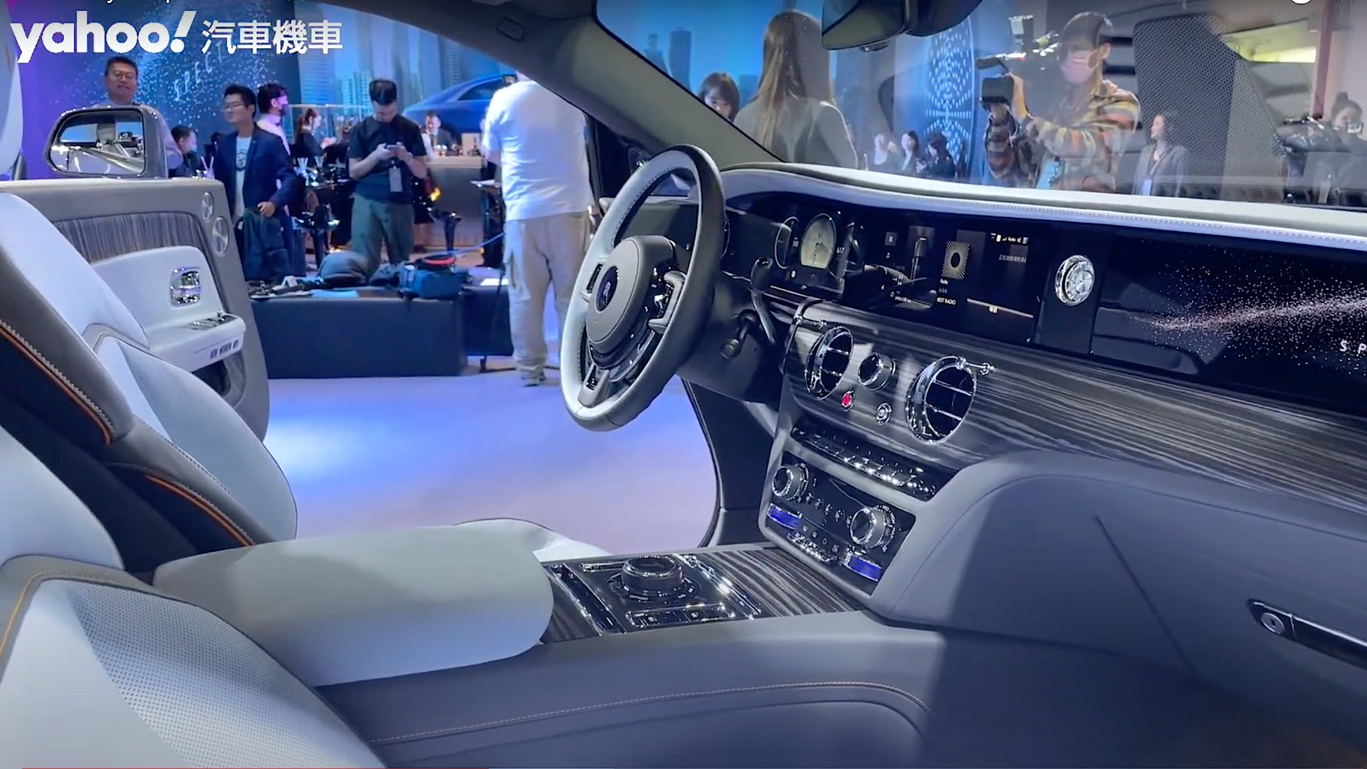 2024 Rolls-Royce Spectre全新雙門電動車前座駕駛空間