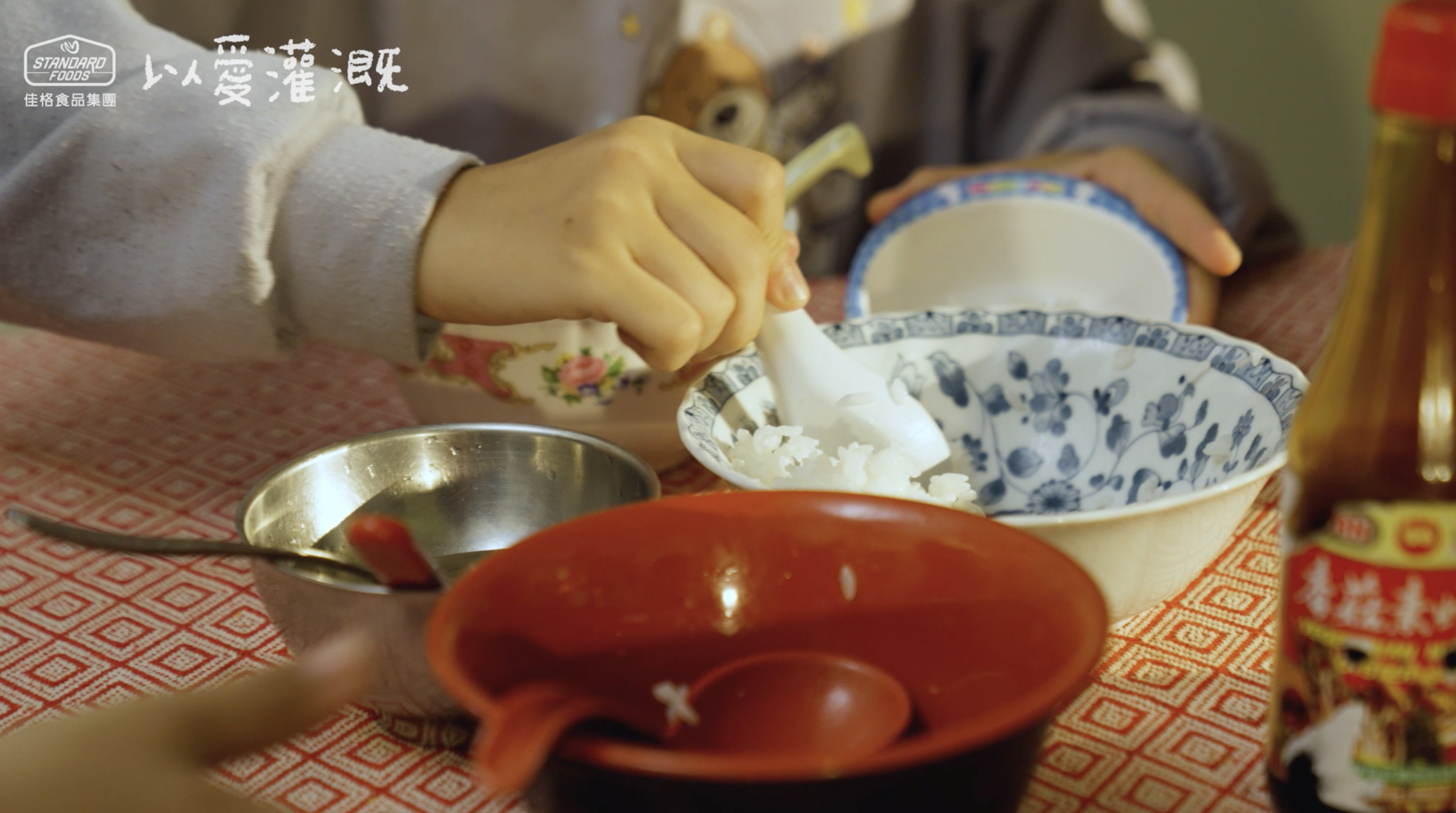 ▲沒有營養午餐的保護傘，「吃飽」成為弱勢學童暑假期間的最基本盼望。