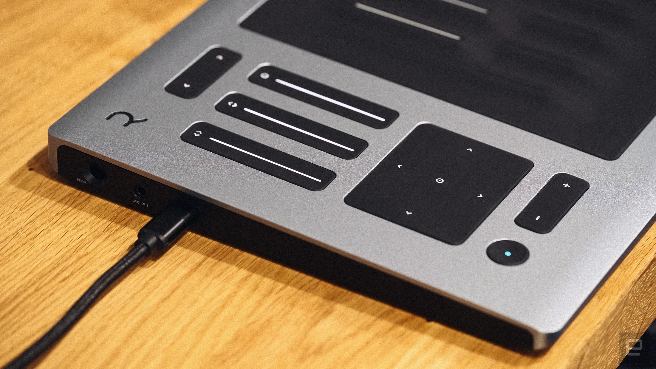 Das XY-Pad und die Touch-Schieberegler an der Seite des Roli Seaboard Rise 2.