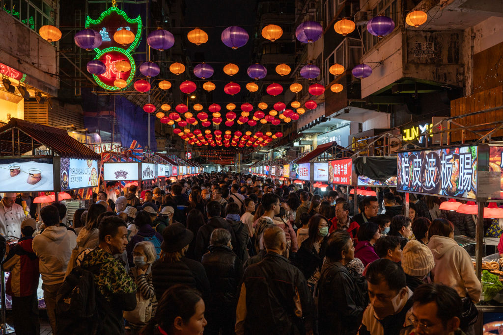 The Impact of the Hang Seng Index Reaching 30,000 Points on Hong Kong’s Economy and Consumer Habits