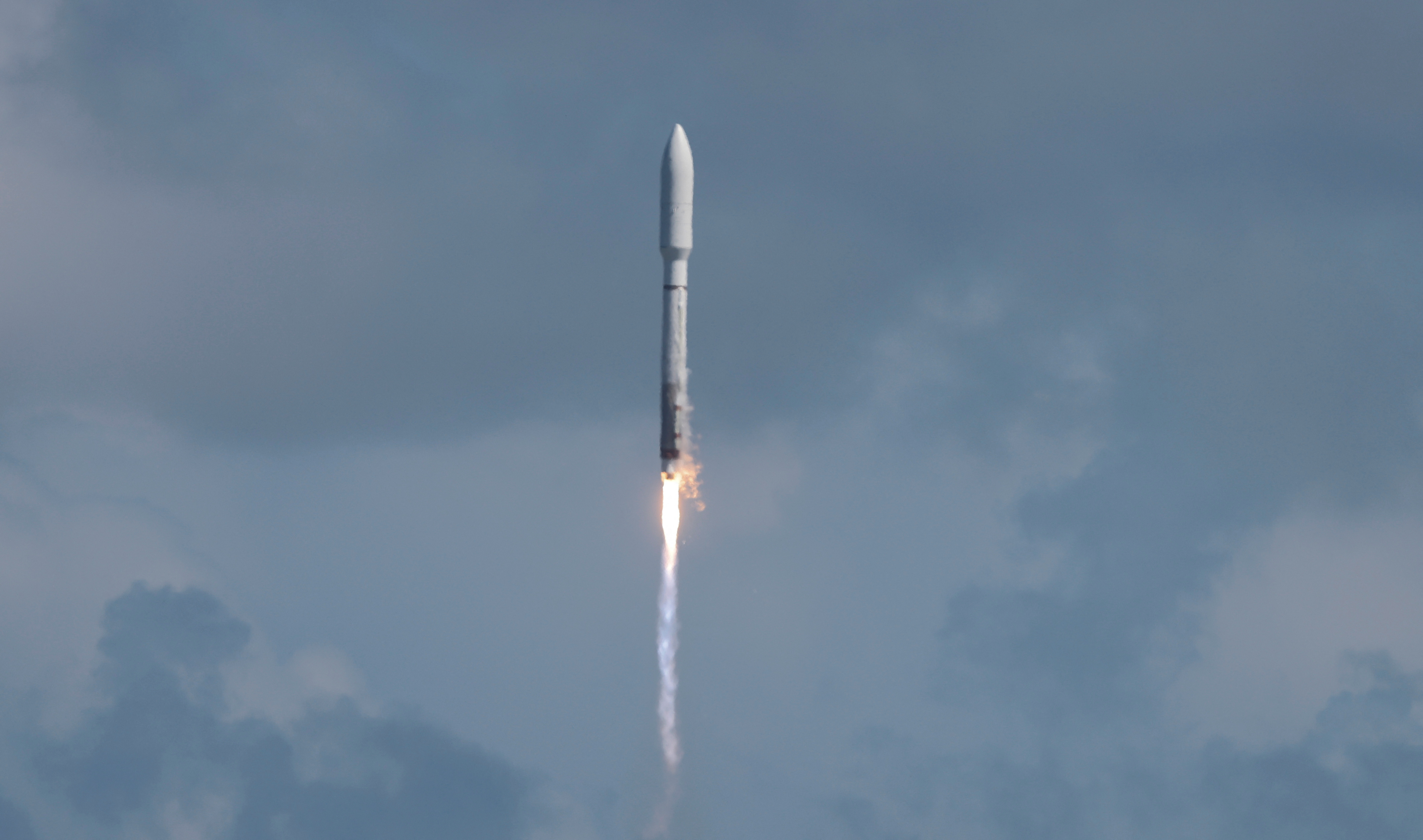 A United Launch Alliance Atlas V rocket lifts off carrying Amazon's two prototype relay stations for a space-based internet service it calls Project Kuiper, from the Cape Canaveral Space Force Station in Cape Canaveral, Florida, U.S., October 6, 2023. The launch is the first to test Amazon's internet satellites in space before deploying some 3,200 more. REUTERS/Joe Skipper