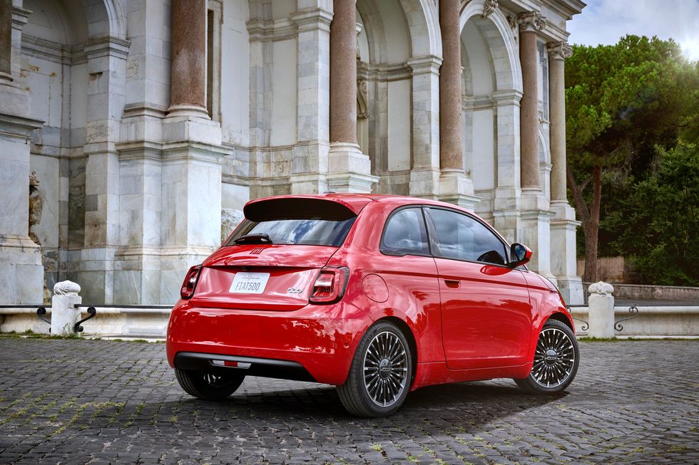 The tiny Fiat 500e EV is headed to the US in 2024