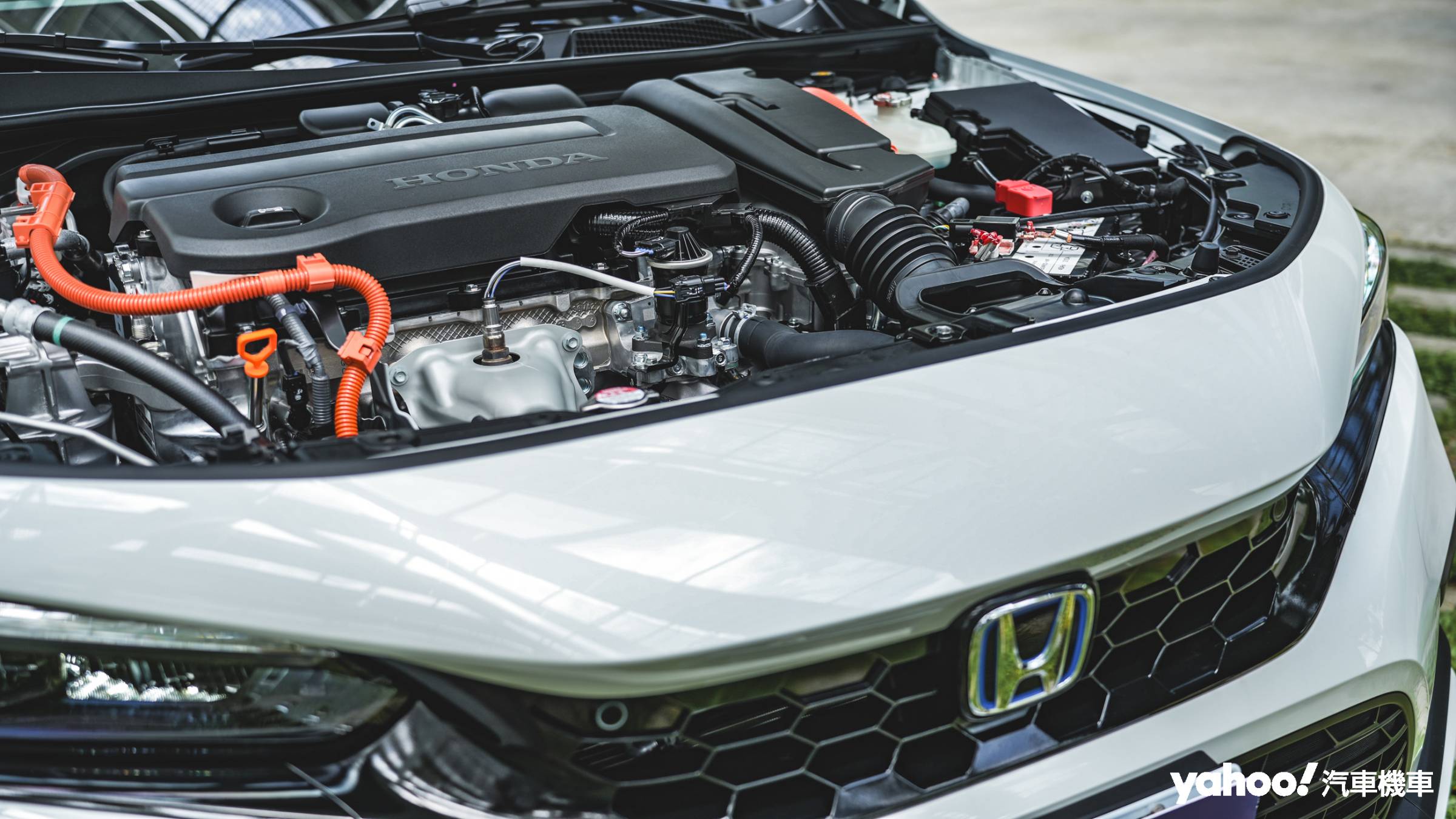 在高速行駛狀態透過引擎介入動力輸出，讓Civic e:HEV獲得更佳的高速延展性。