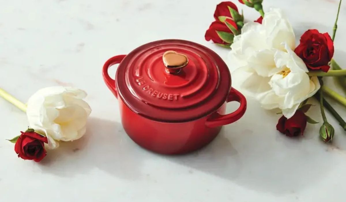 Het enige wat ik wil voor Valentijnsdag is deze hartvormige mini Le Creuset braadpan